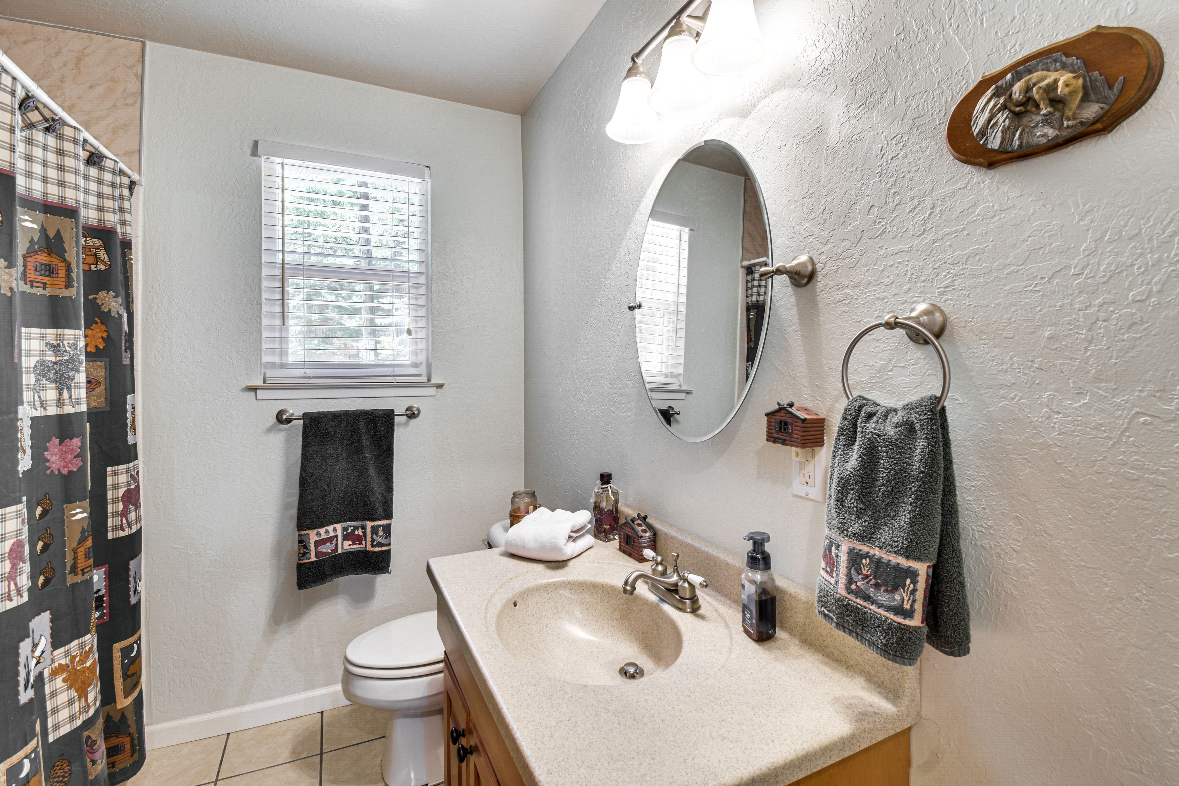 Bathroom | Complimentary Toiletries | Towels Provided