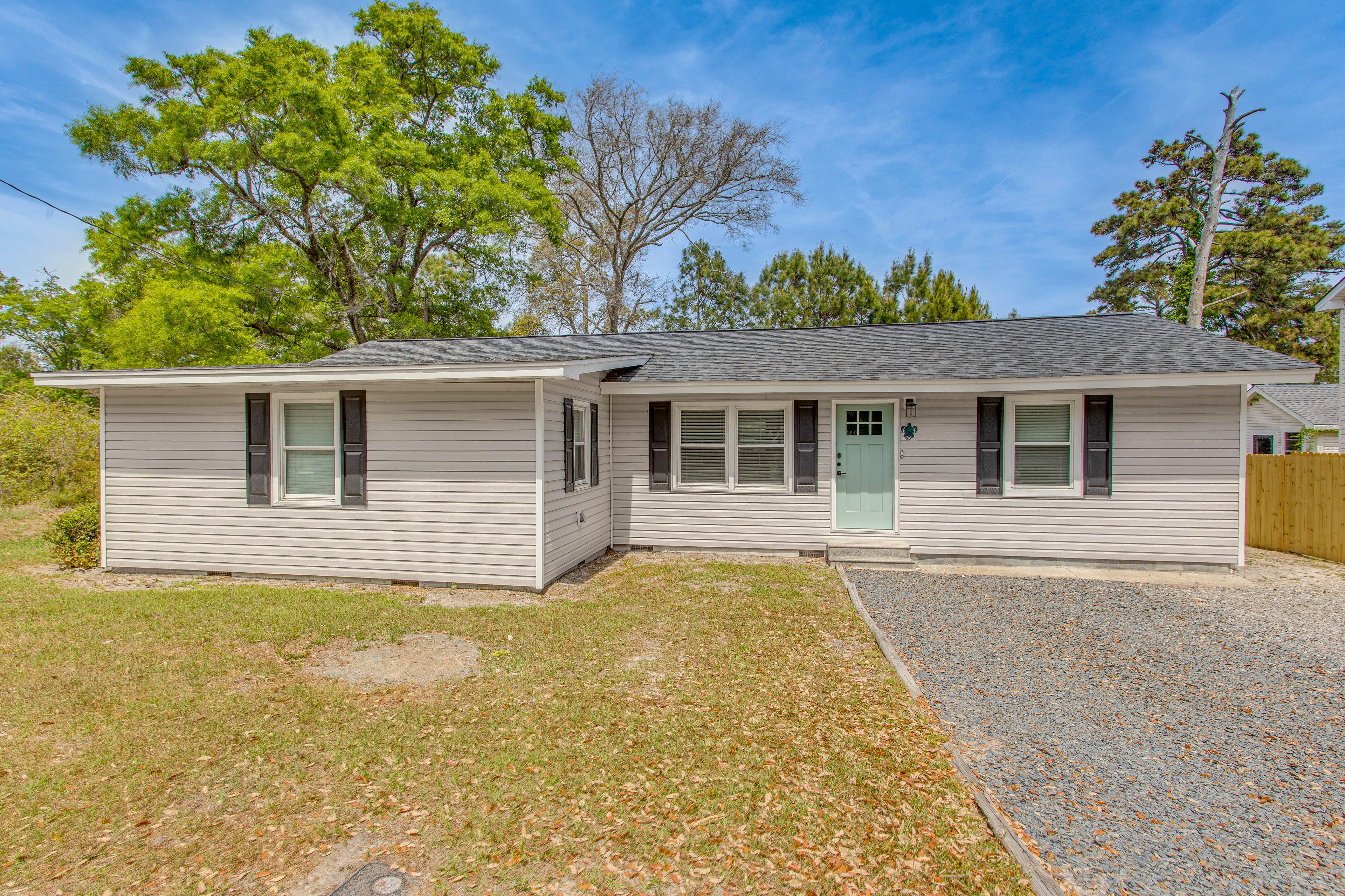 Exterior | Parking | Driveway (4 Vehicles)