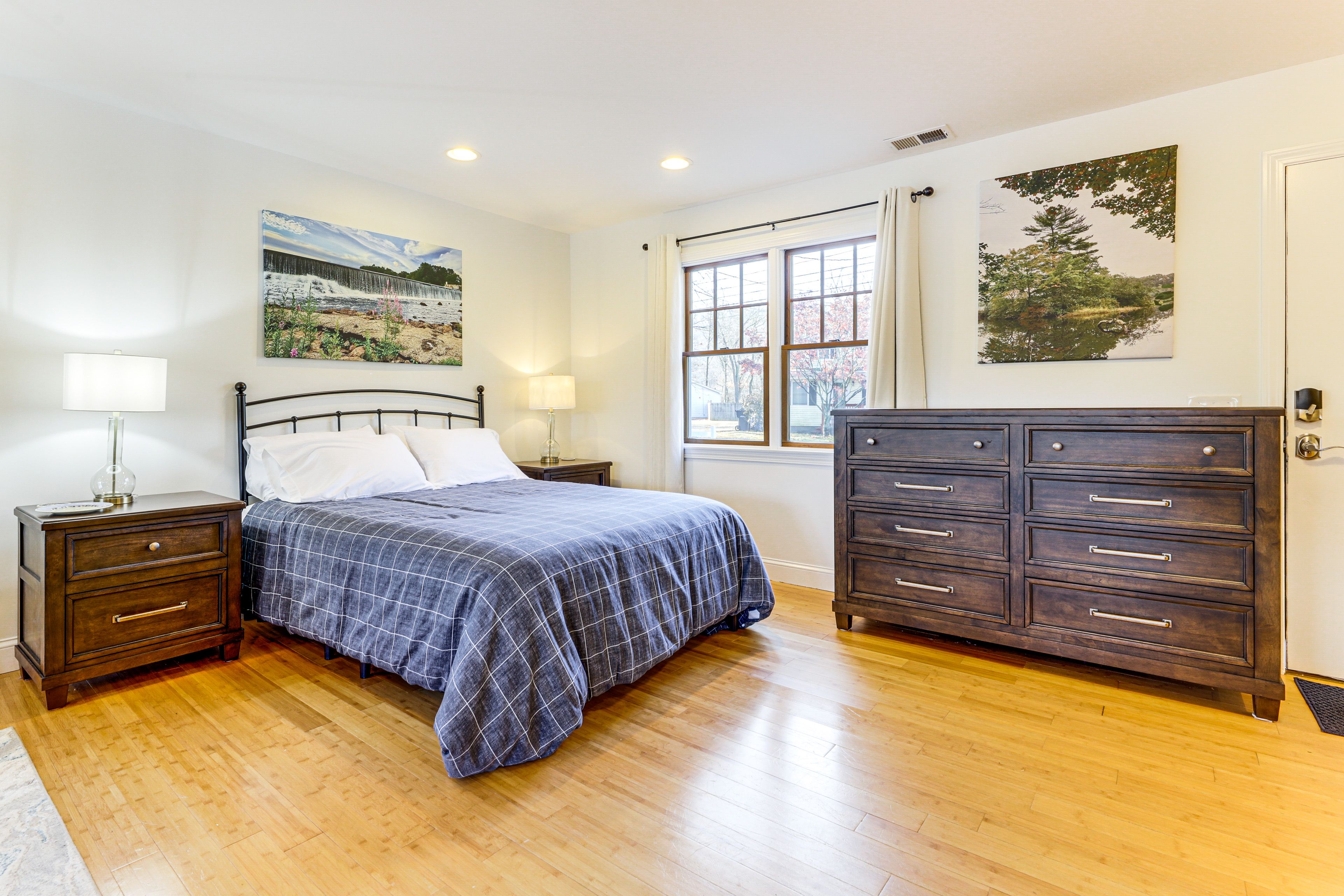 Studio | Queen Bed