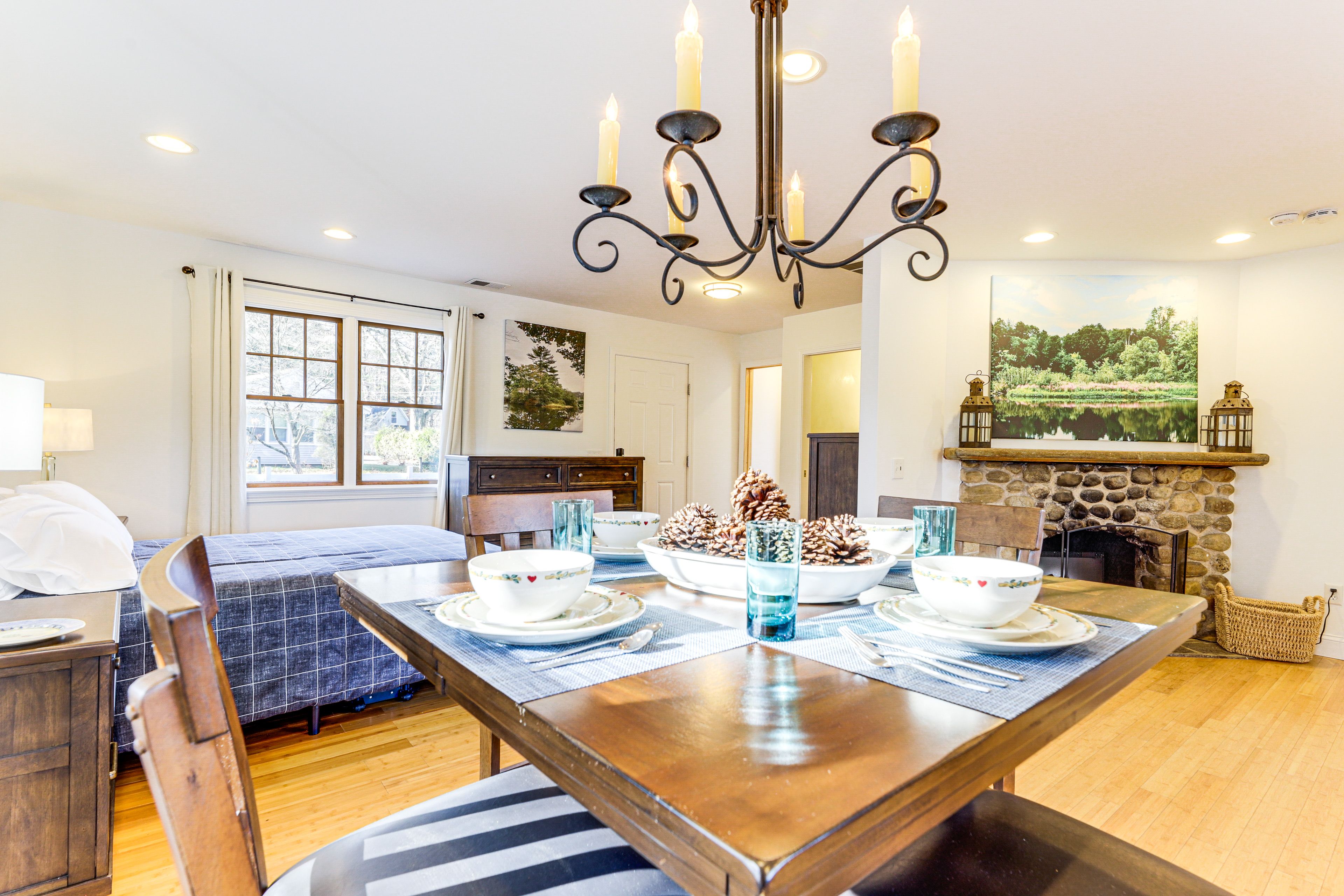 Dining Area | Dishware & Flatware Provided