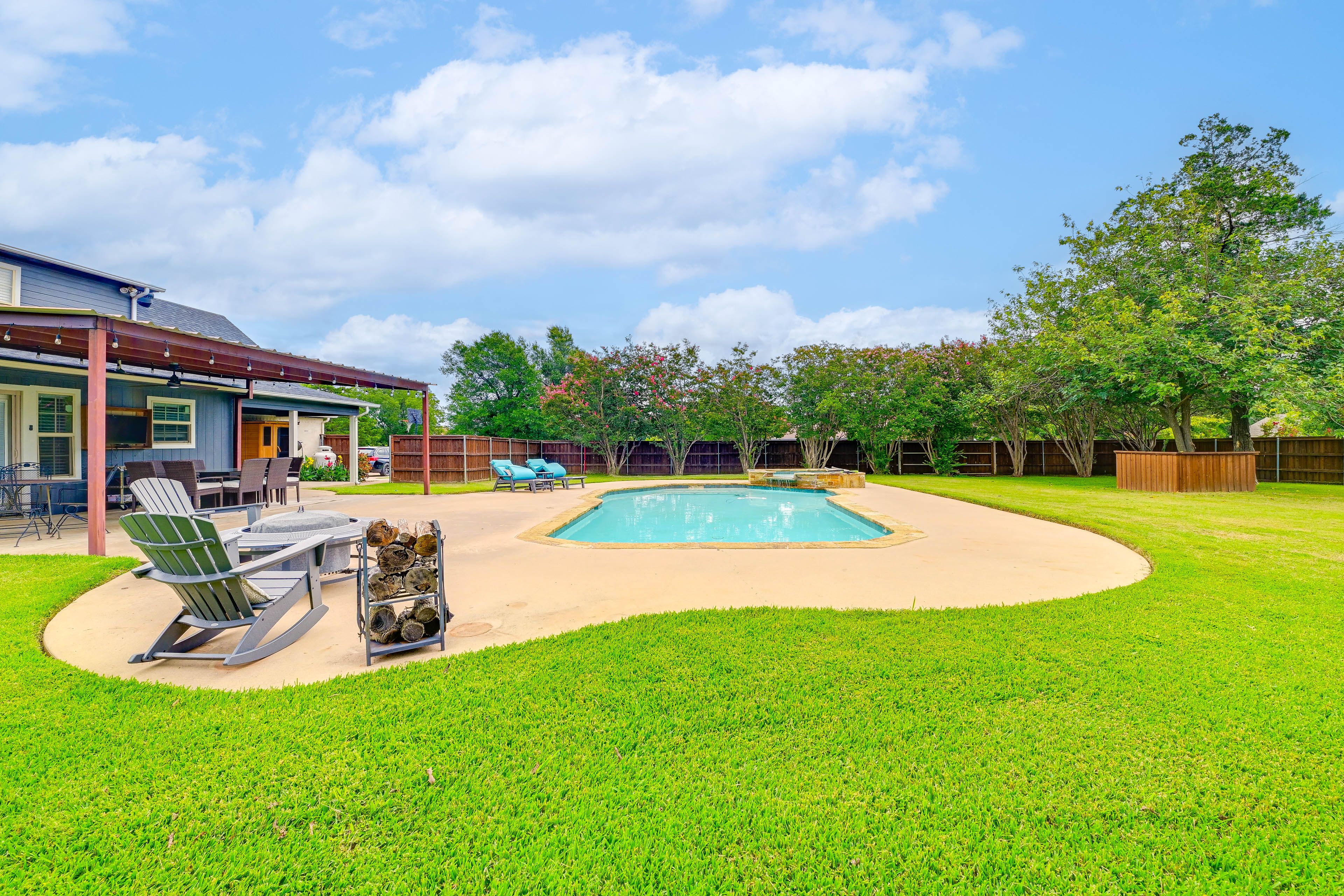Pool Area | Fire Pit (Starter Wood Provided)