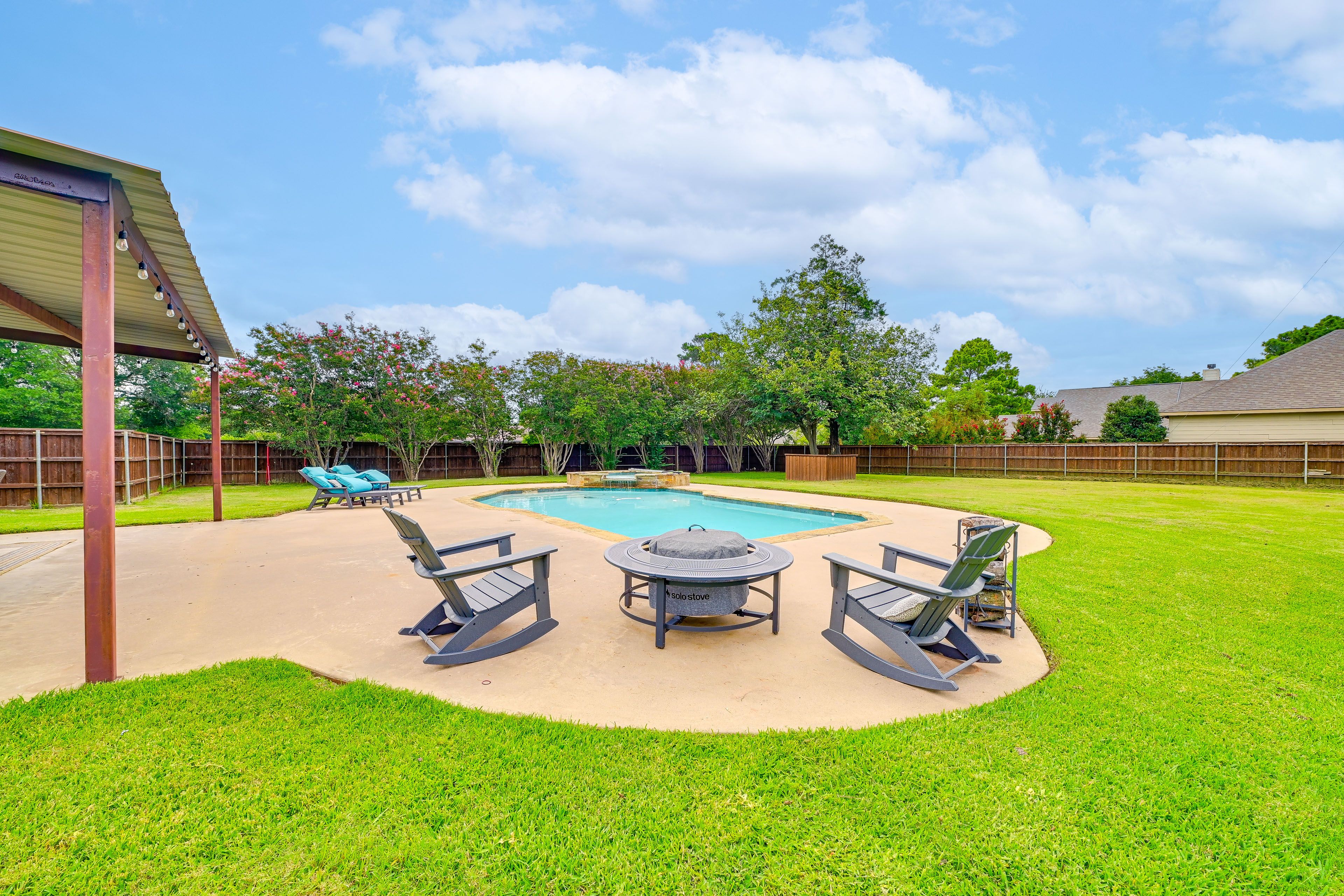 Denison Vacation Rental | 4BR | 2.5BA | 3,600 Sq Ft | 1 Step to Enter