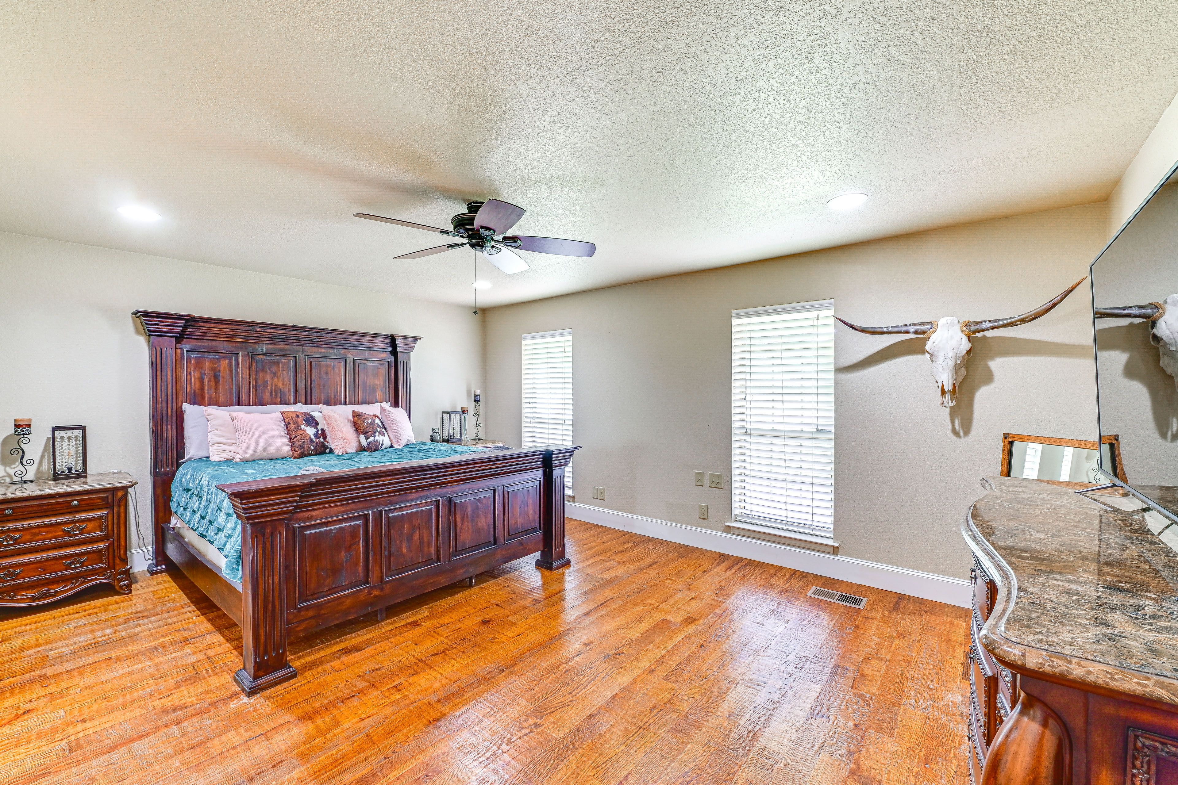 Bedroom 1 | King Bed | Linens Provided | 1st Floor