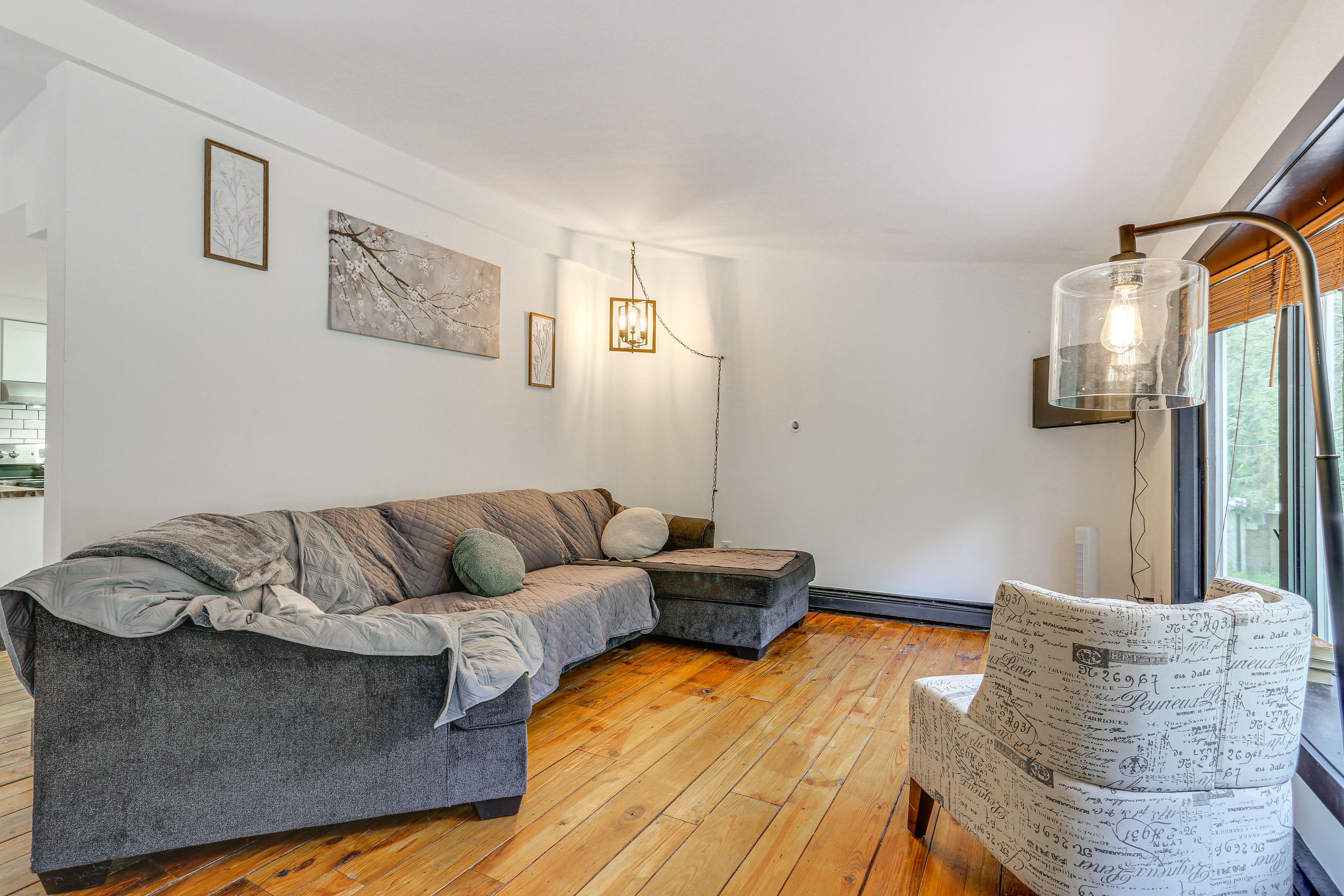 Living Room | 1st Floor | Smart TV