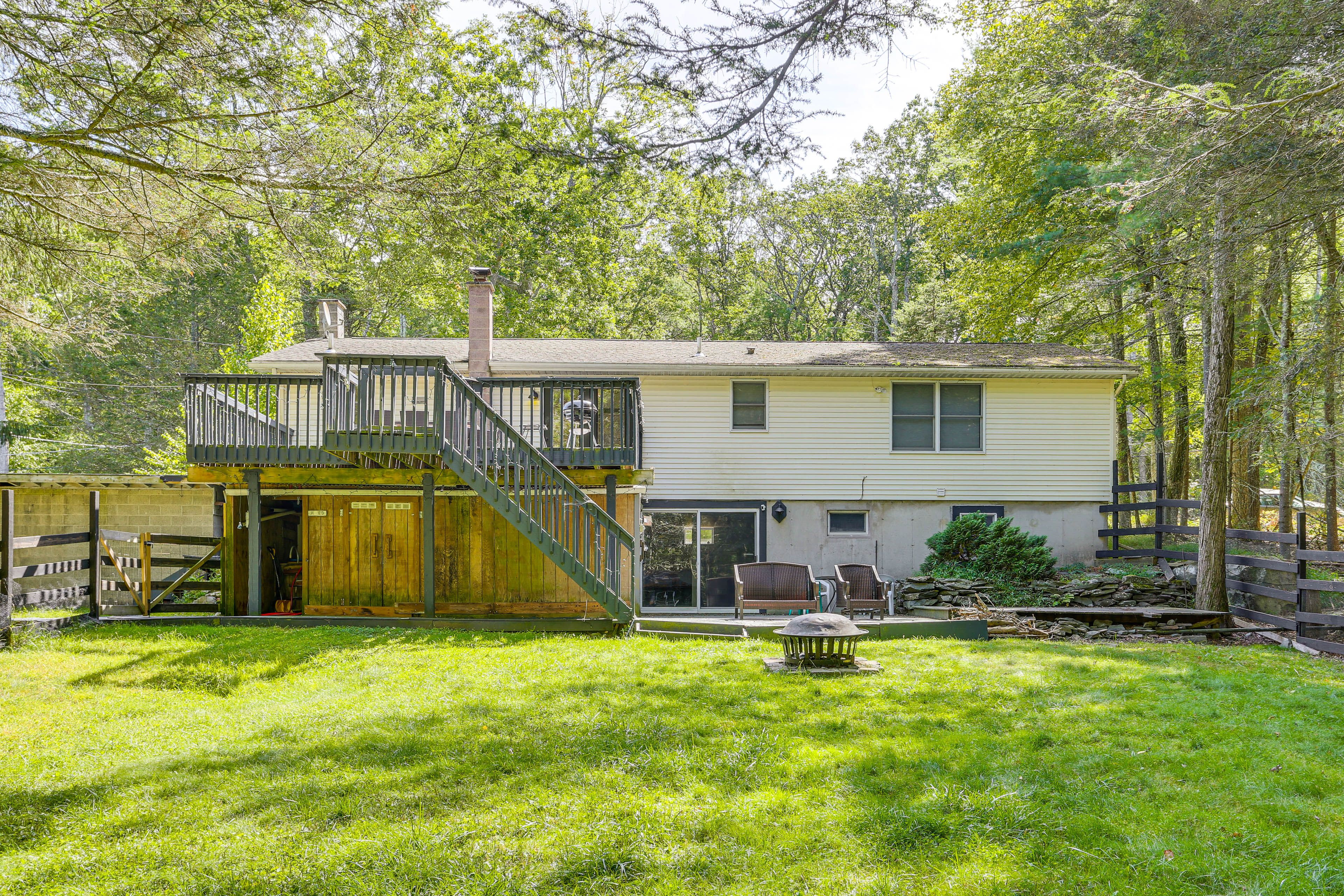 Private Yard | Fire Pit | Patio w/ Seating