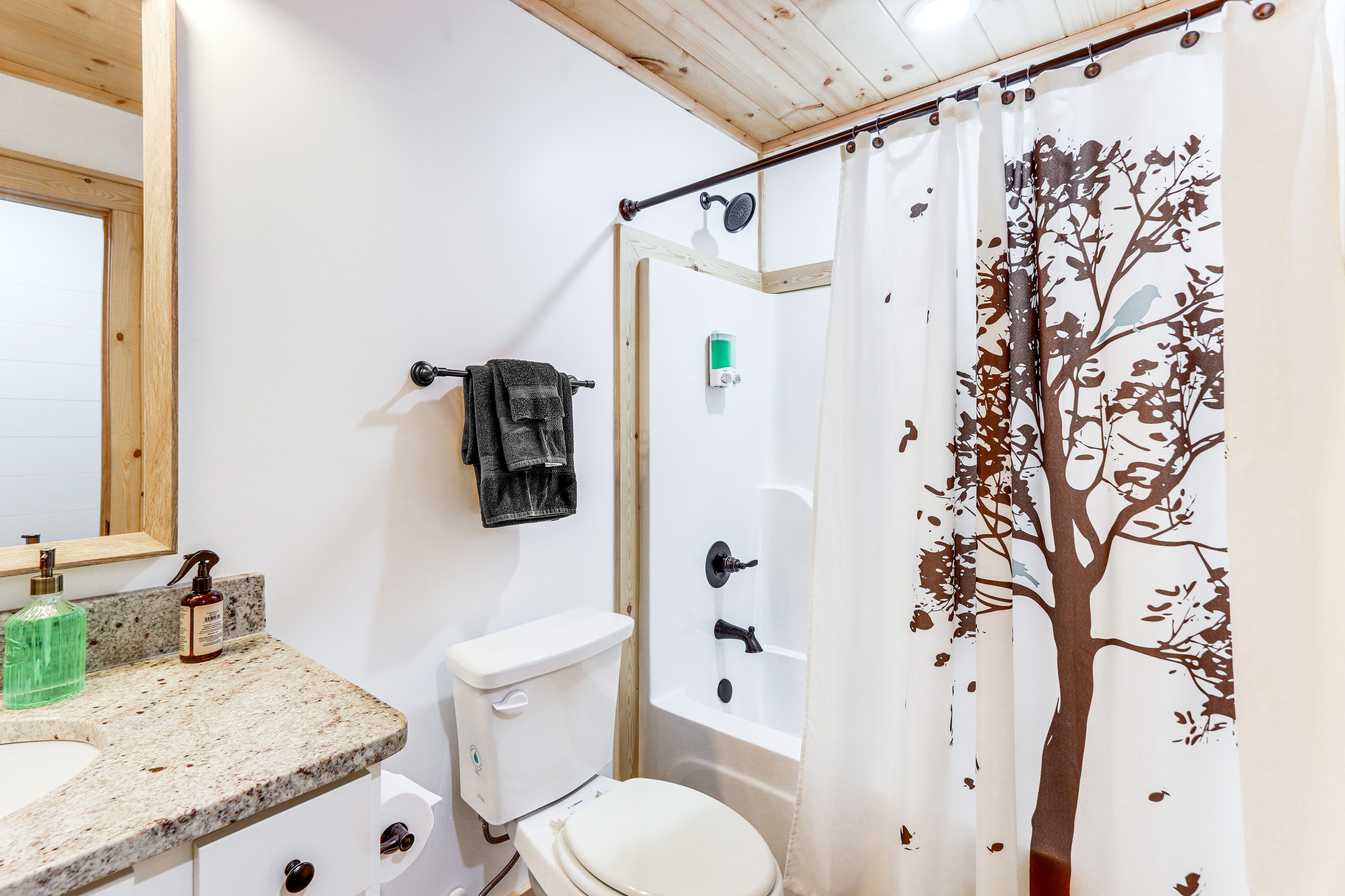 Full Bathroom | Shower/Tub Combo