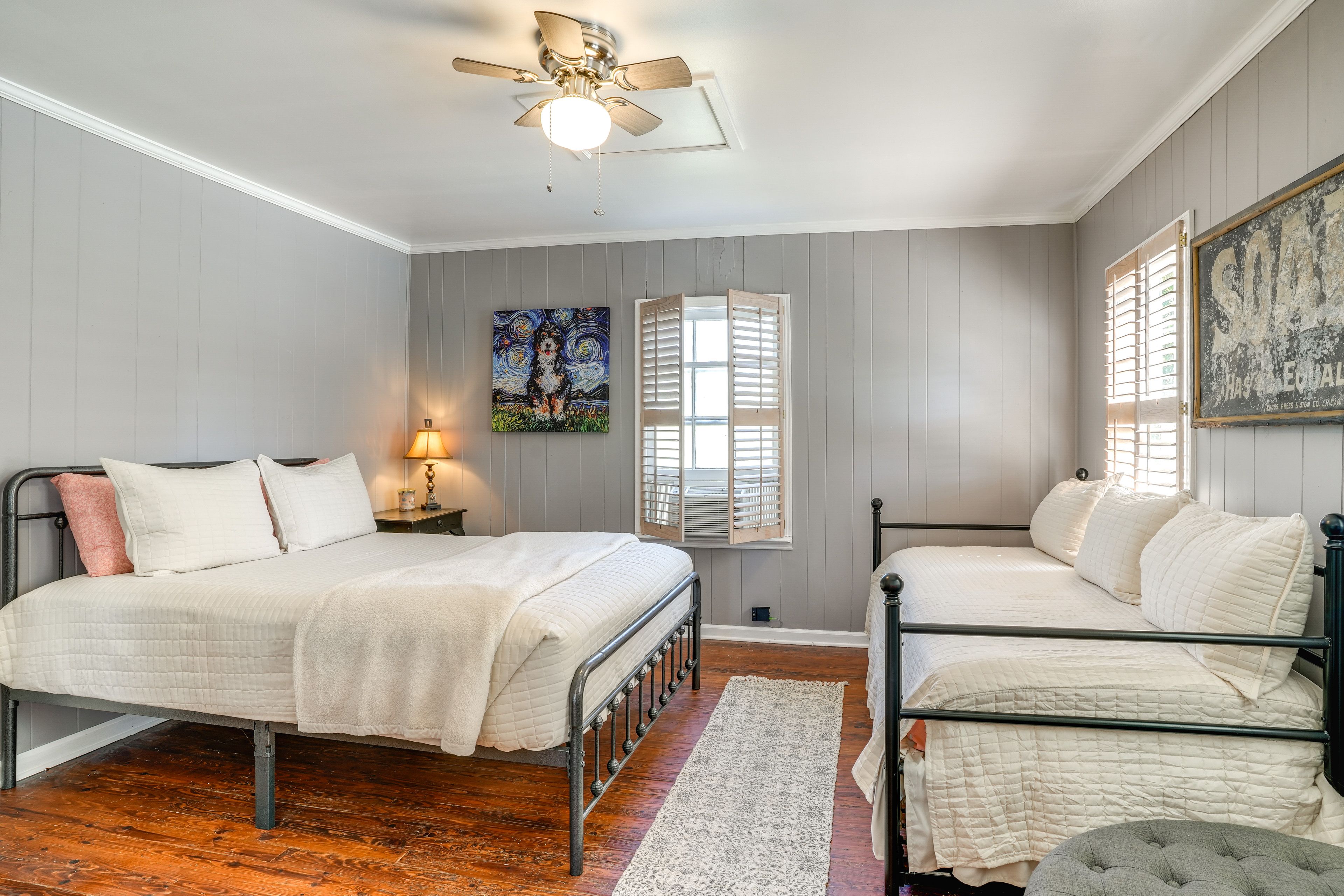 Bedroom | Queen Bed | Twin Daybed w/ Twin Trundle