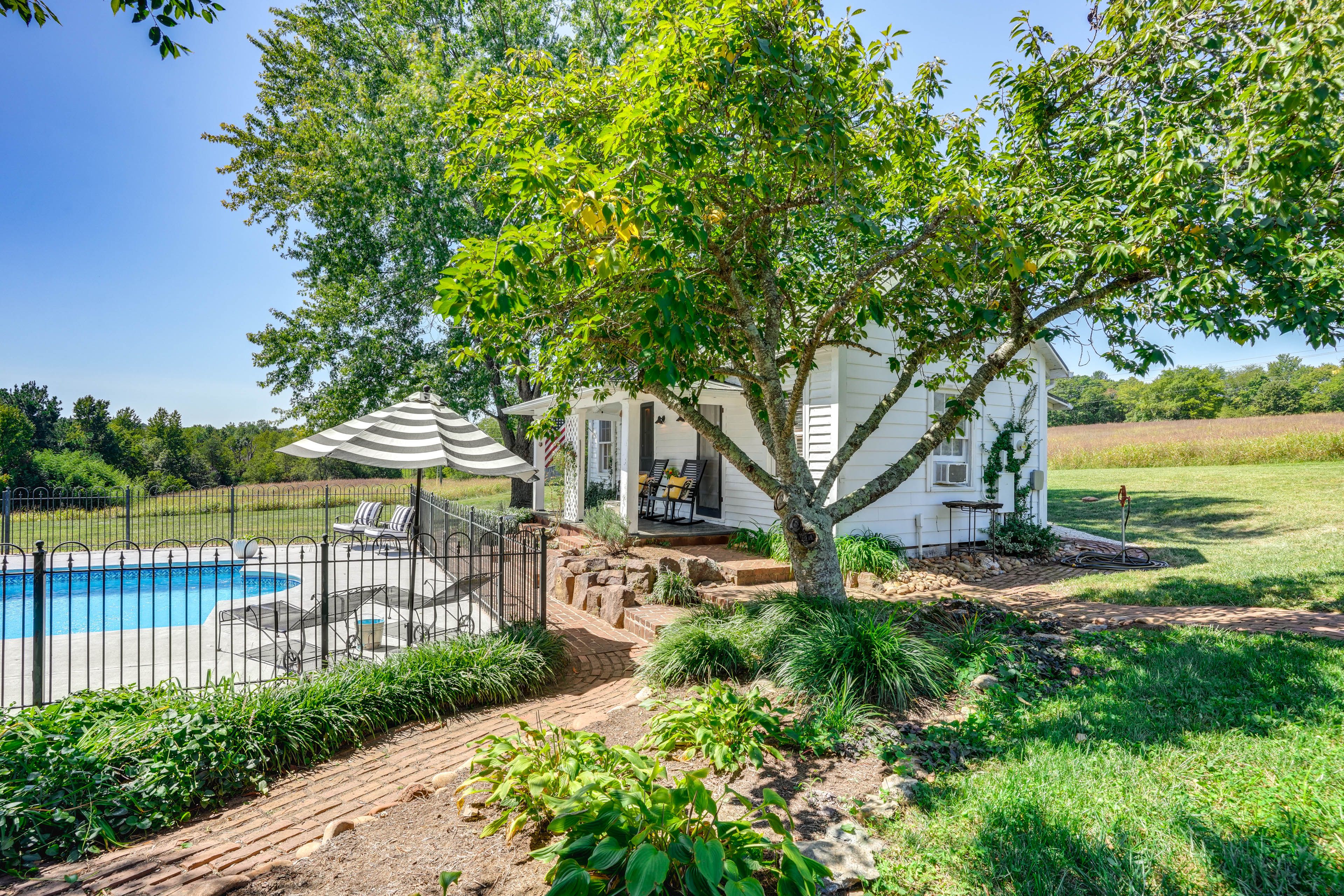 Property Exterior | Grassy Parking Area (Ample Parking)