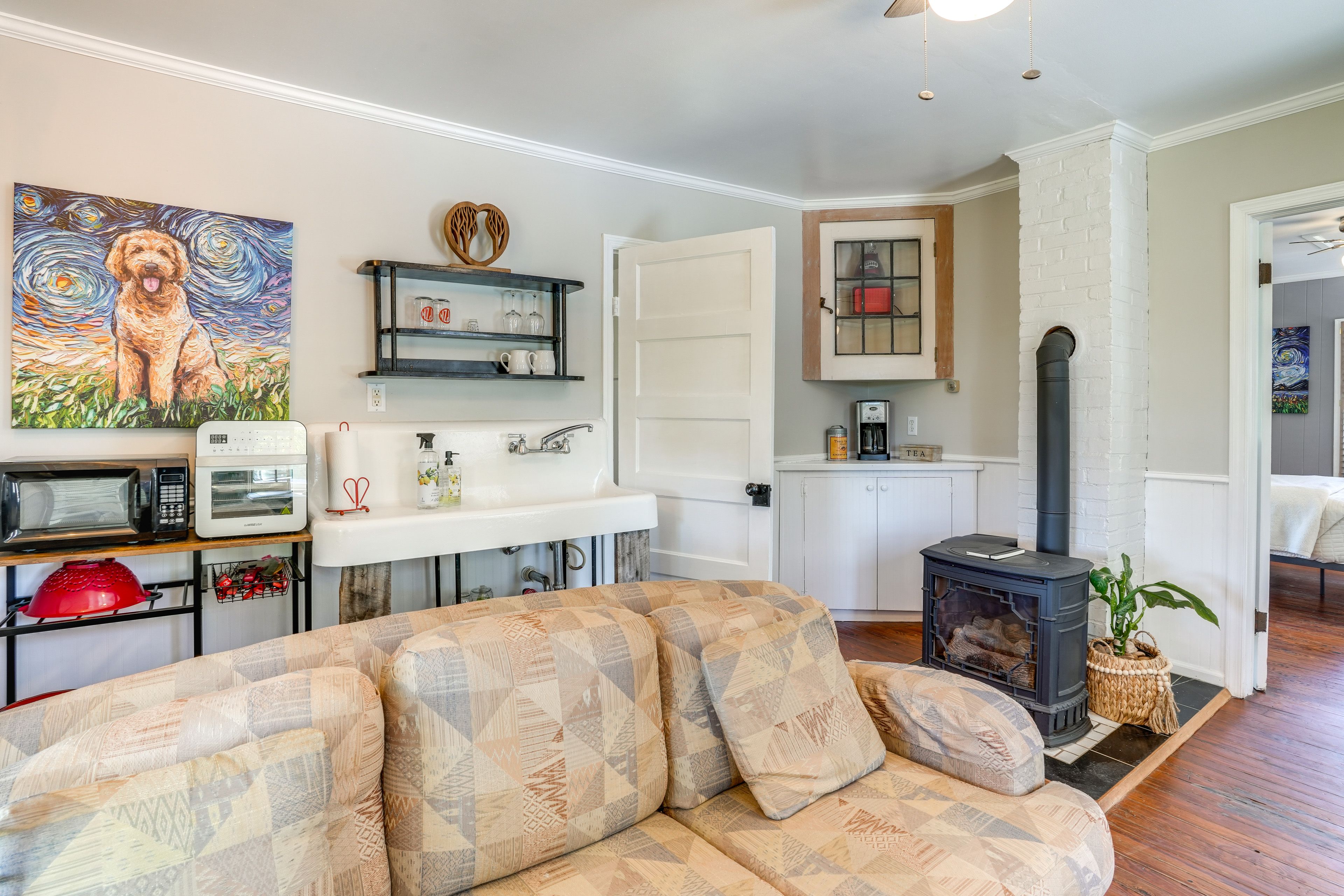 Kitchenette | Drip Coffee Pot | Air Fryer Oven