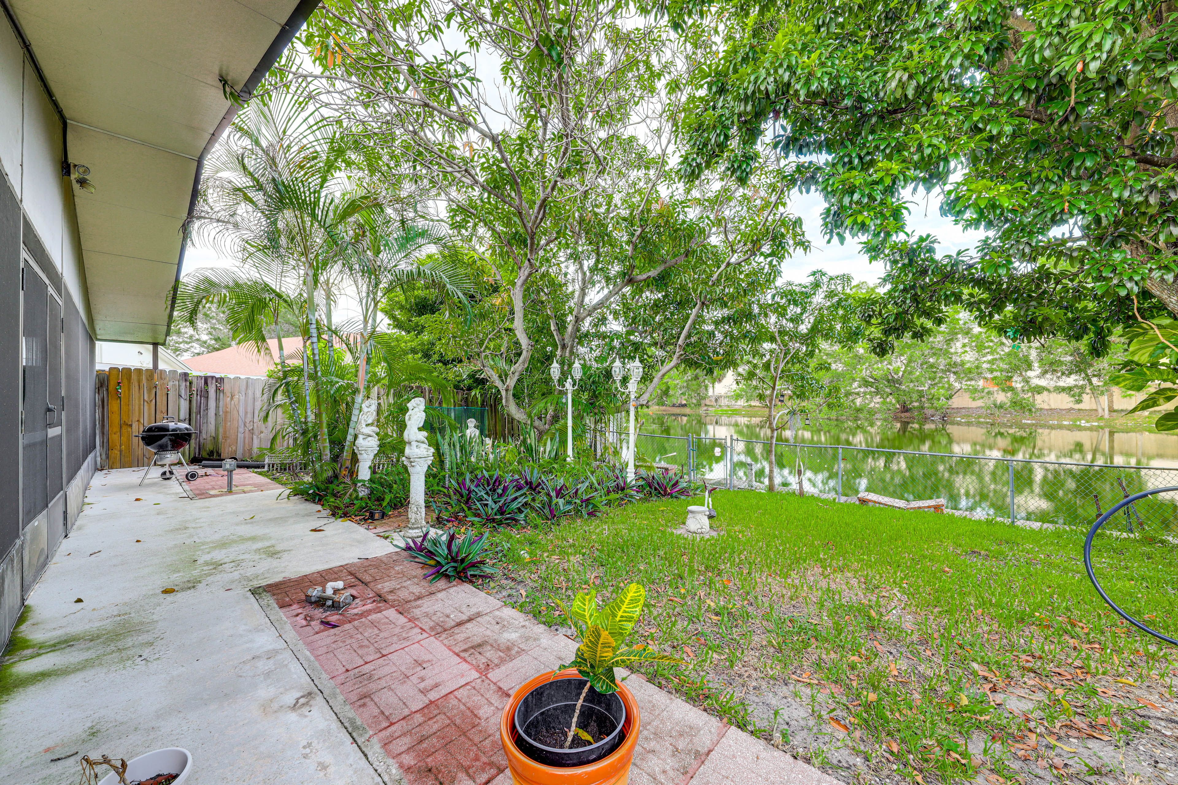 Backyard | Waterfront | Charcoal Grill