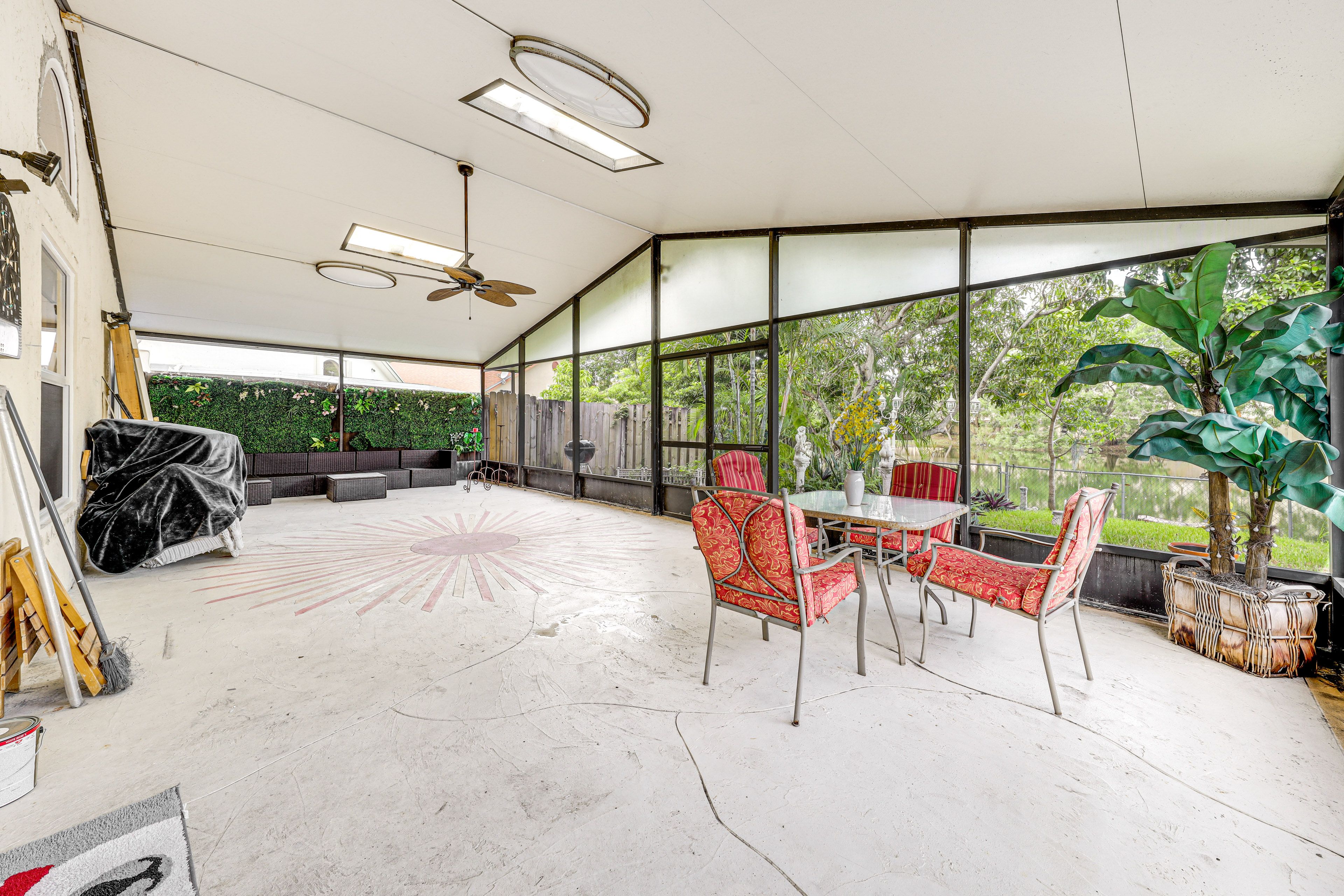 Screened-In Lanai | Patio Furniture