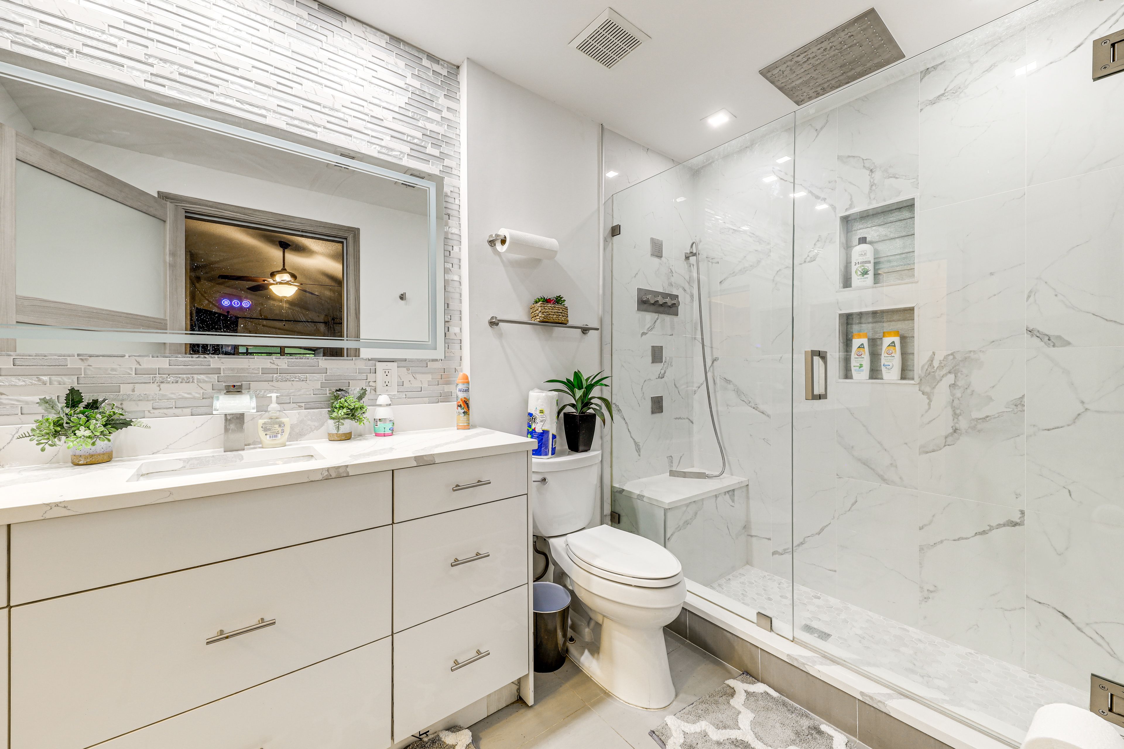 En-Suite Bathroom | Towels Provided