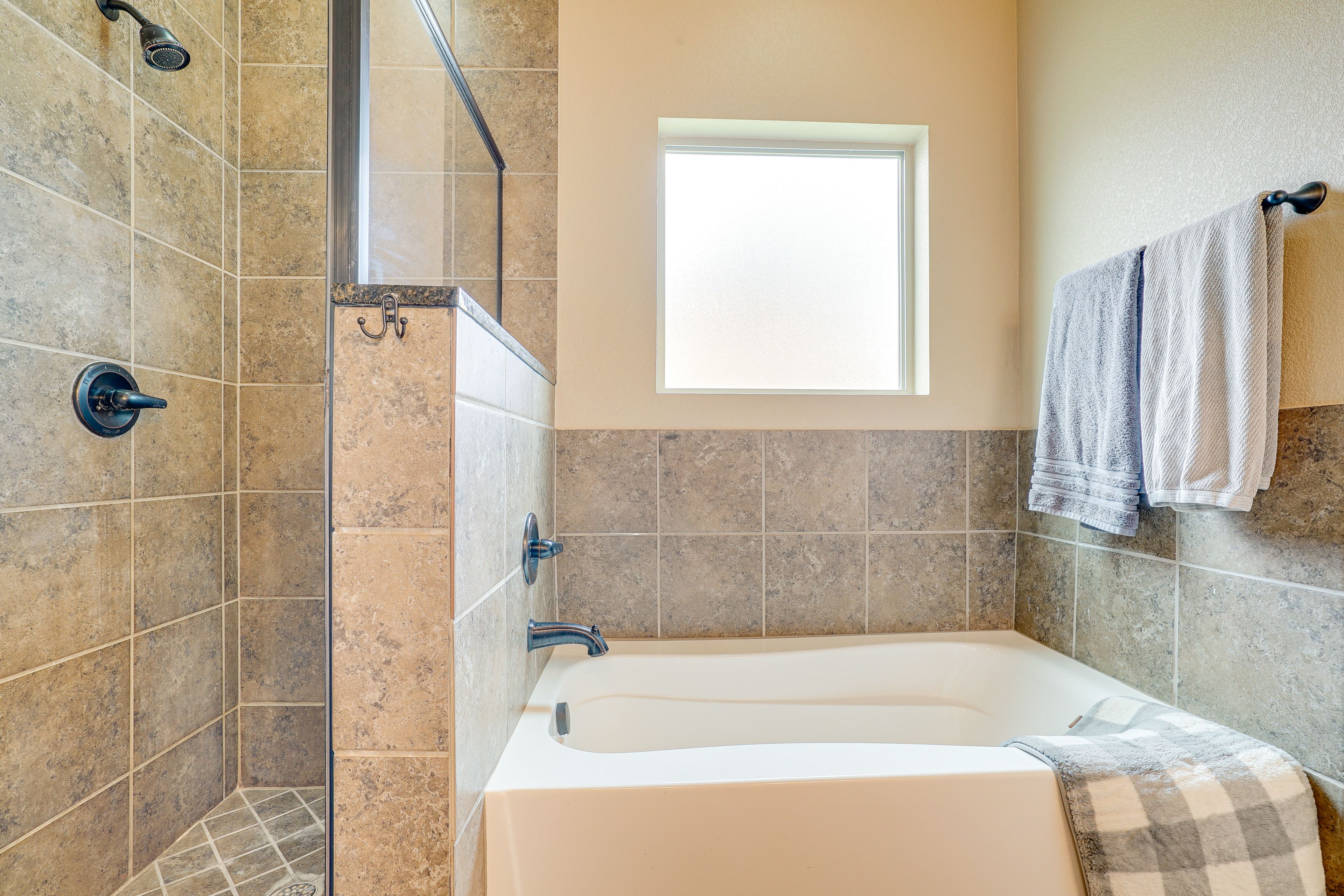 Full Bathroom | Complimentary Toiletries