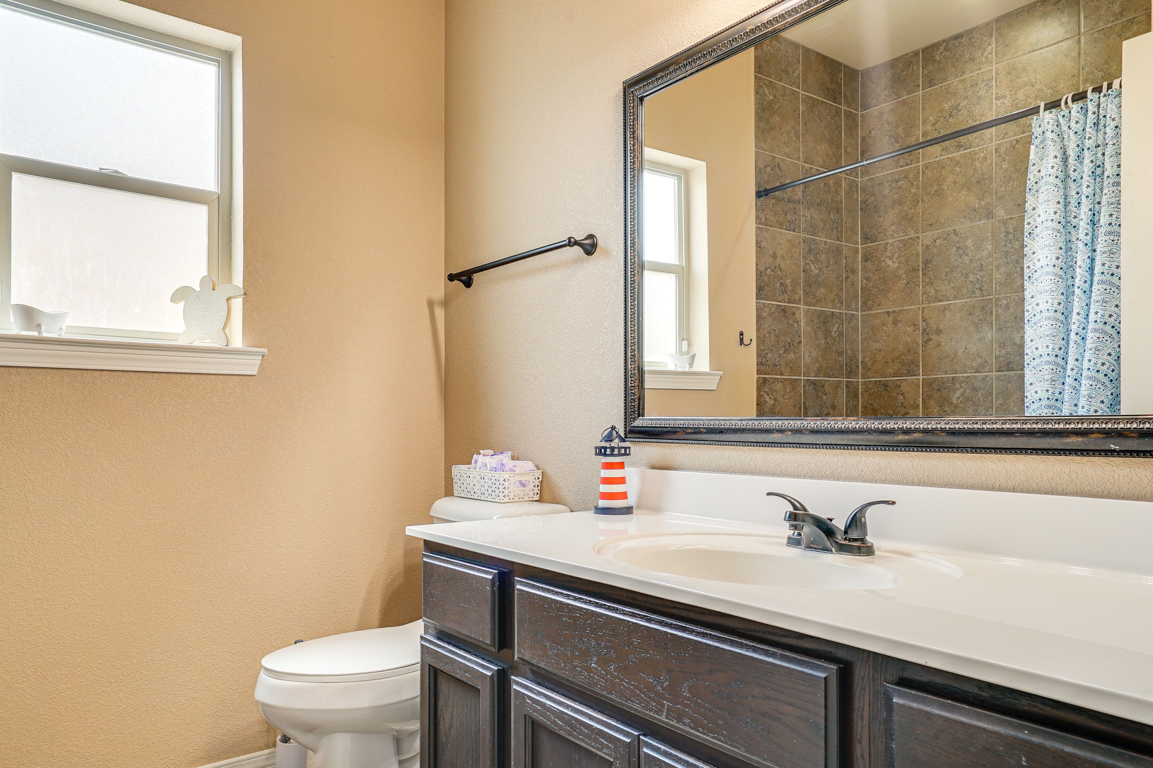 Full Bathroom | Complimentary Toiletries