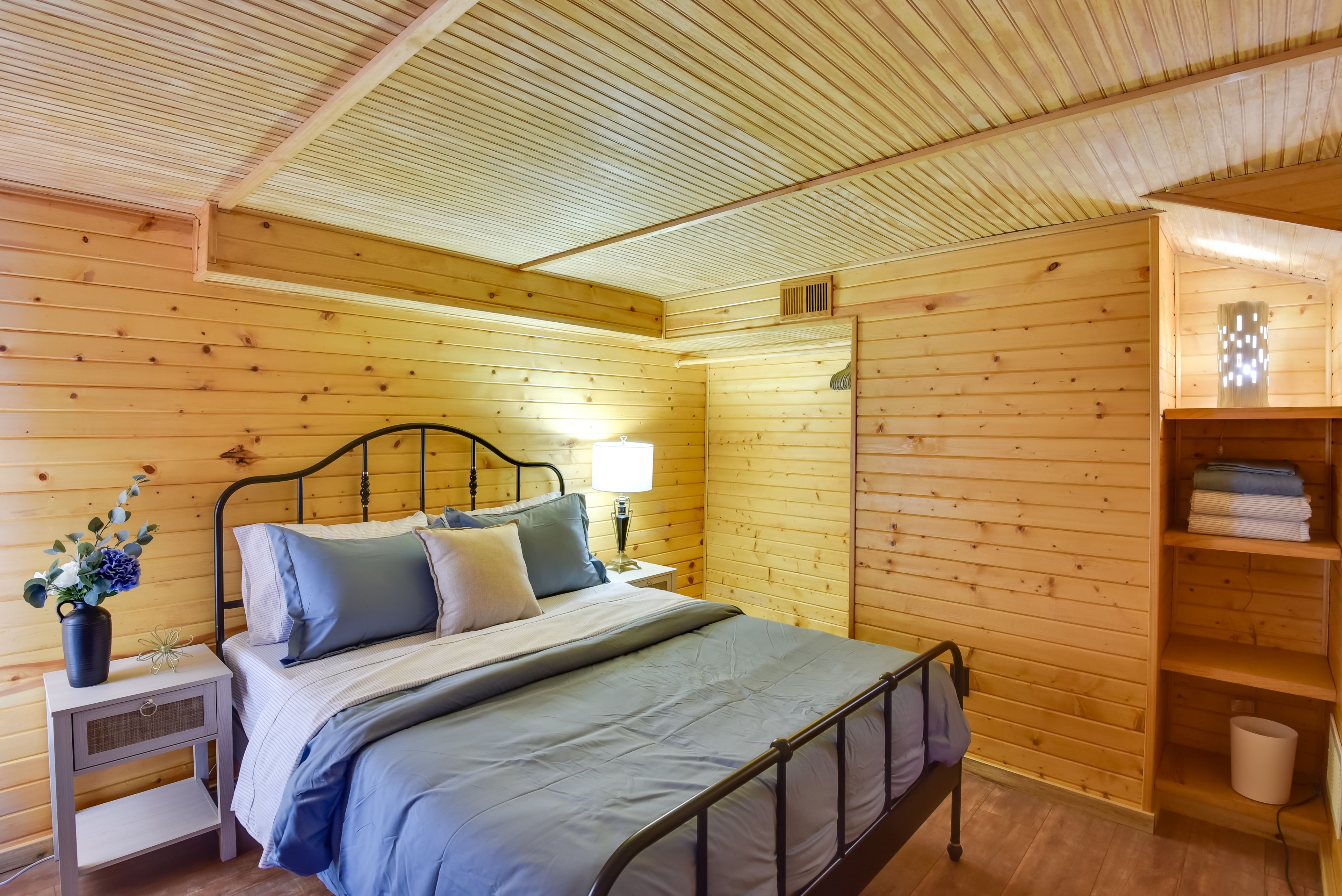 Bedroom 2 | Queen Bed | Lower Level