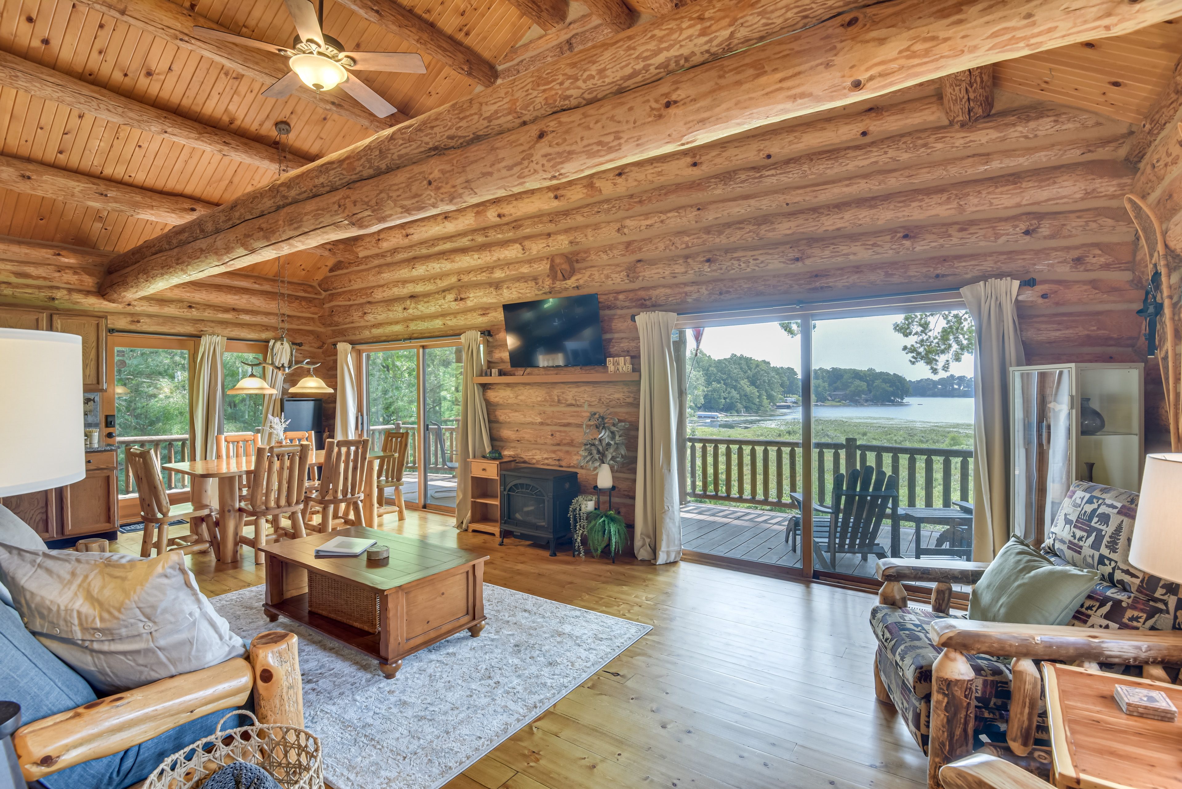 Living Room | Full Futon | Smart TV | Main Level