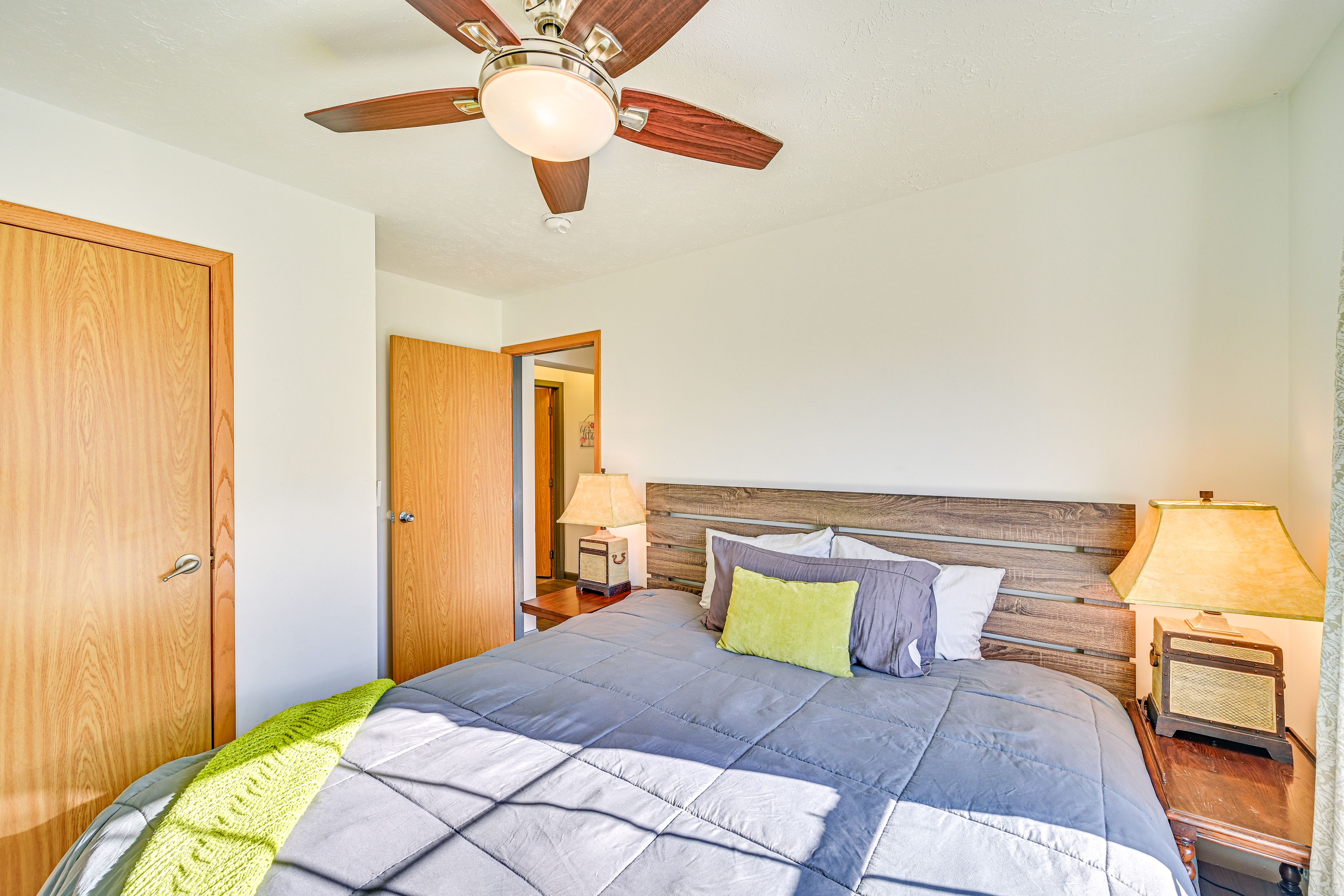 Bedroom 2 | King Bed