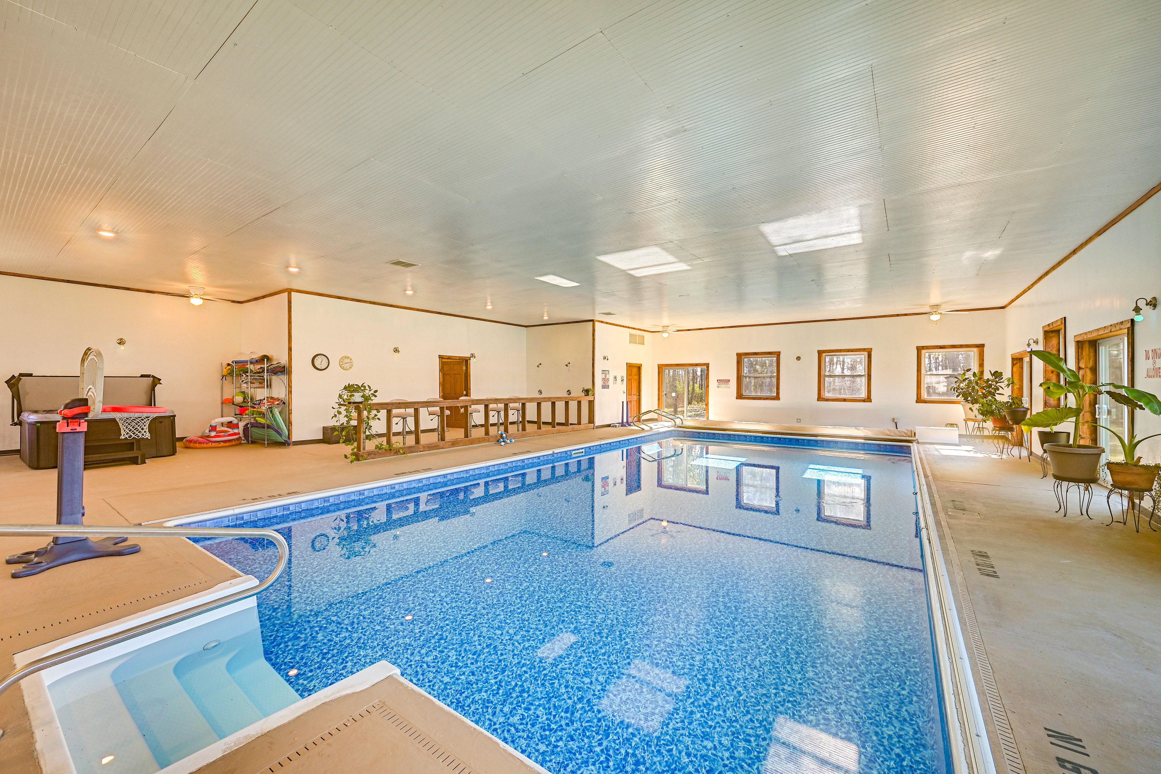 Pool Room | Heated Pool | Hot Tub | Pool Toys