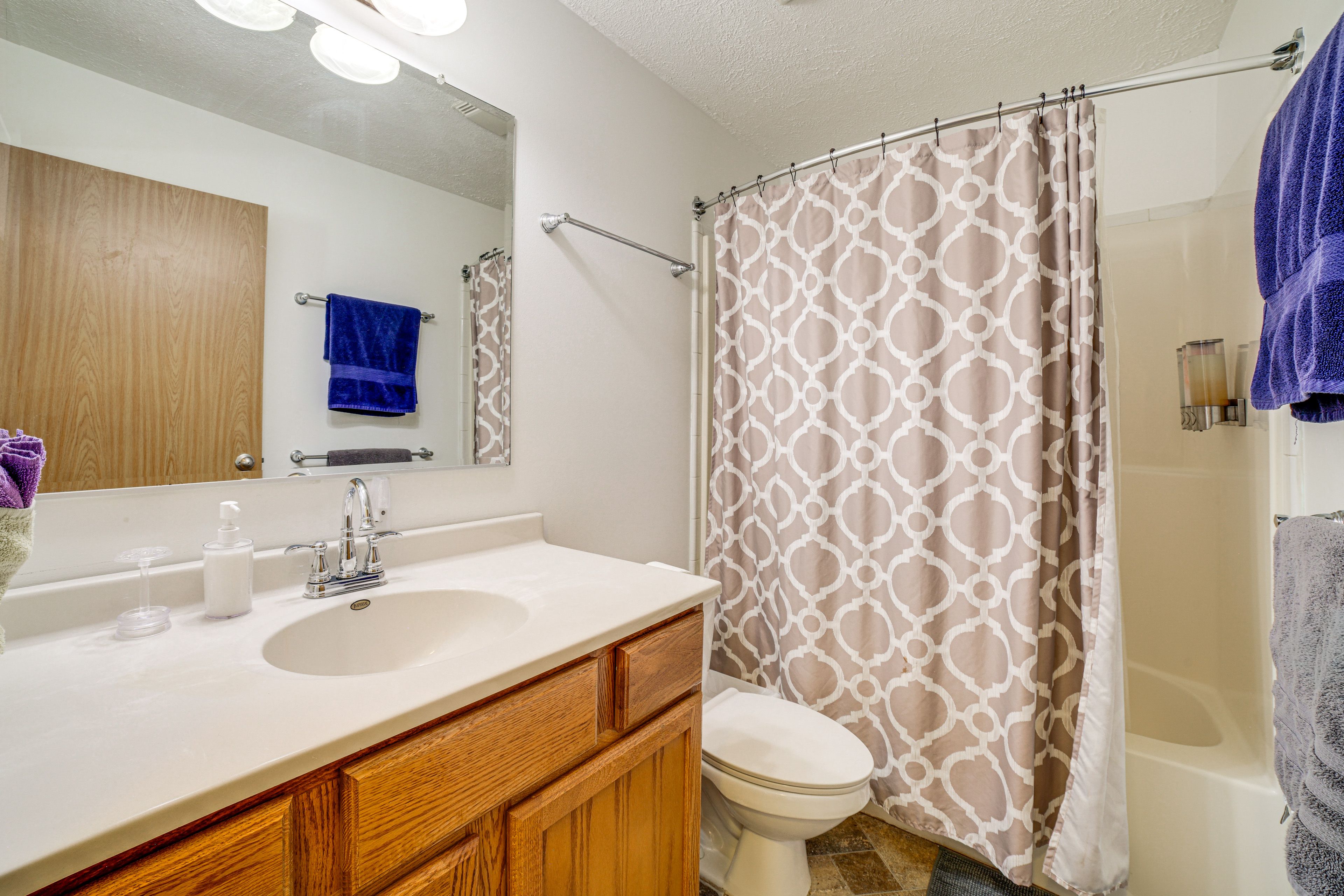 Full Bathroom | Complimentary Toiletries