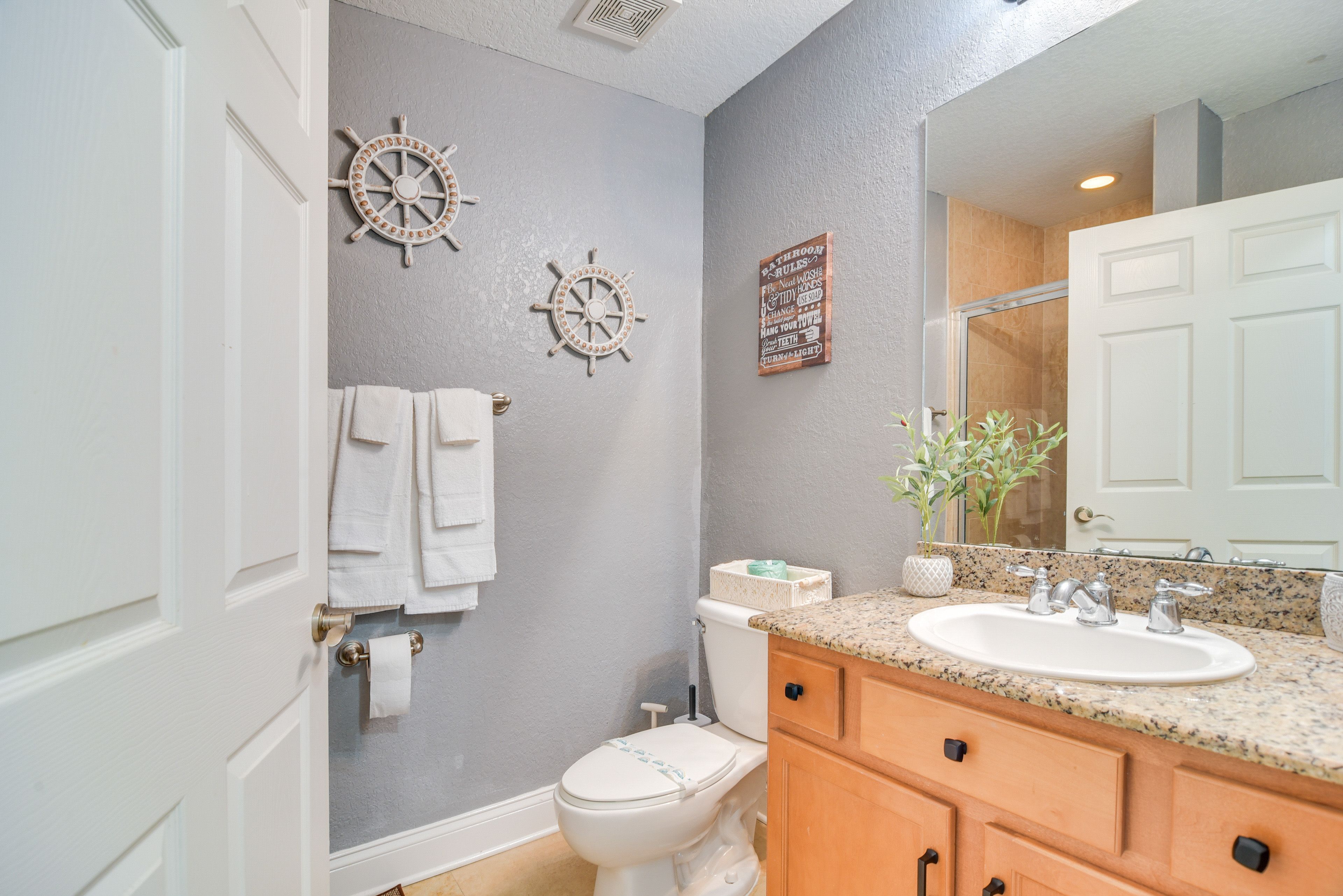 Full Bathroom | Towels Provided