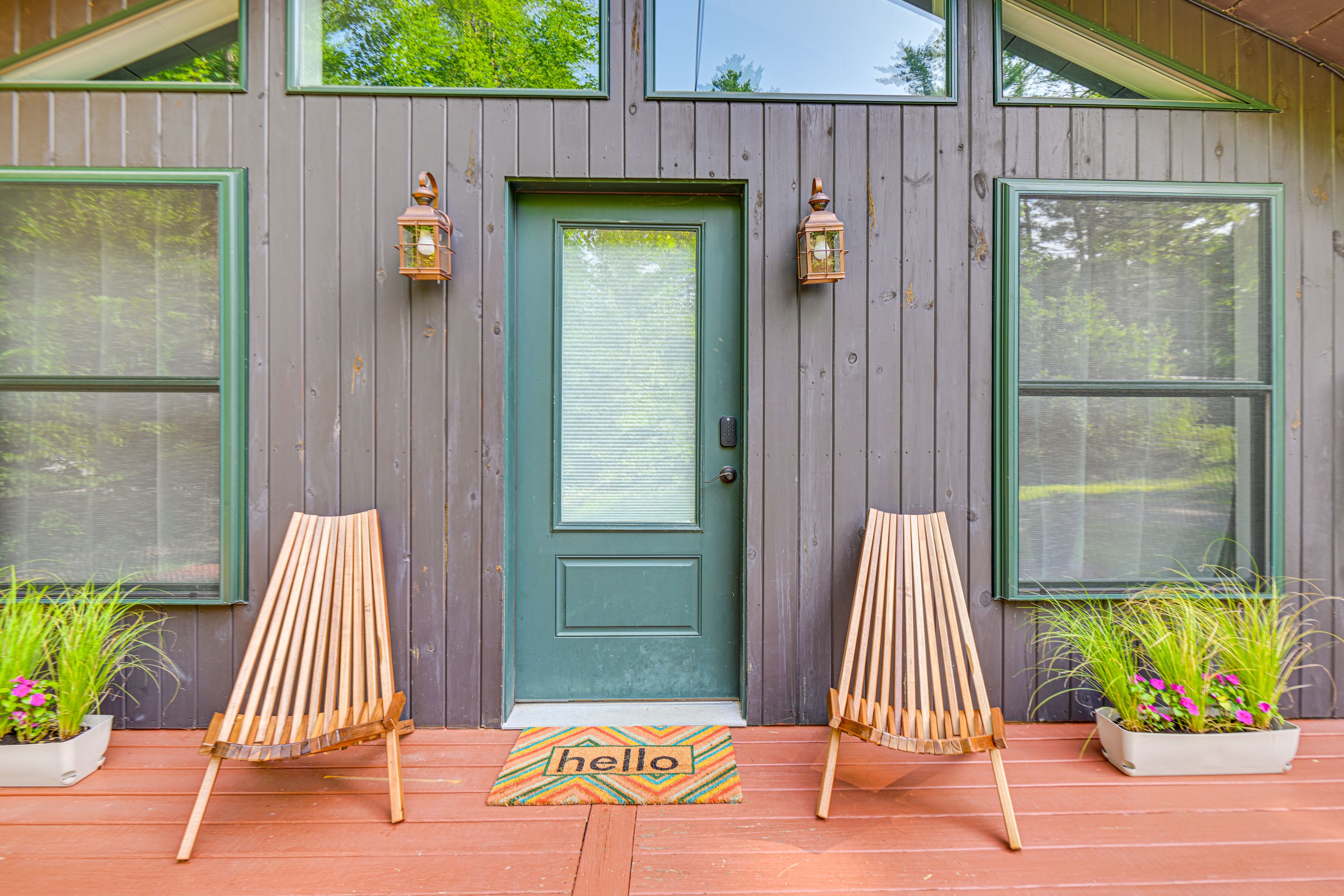 Main Cabin Exterior | Private Entrance