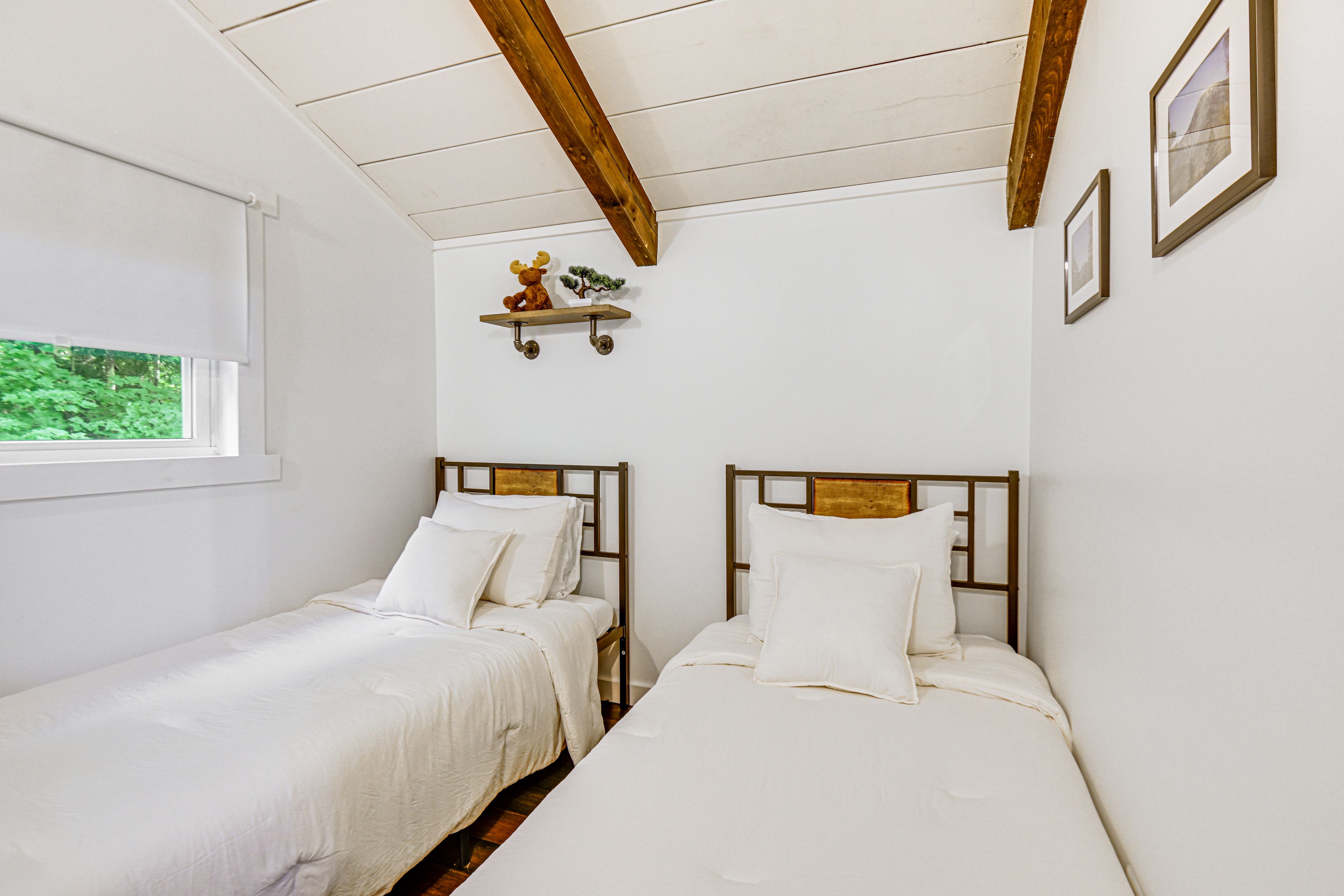 Bedroom 2 | 2 Twin Beds