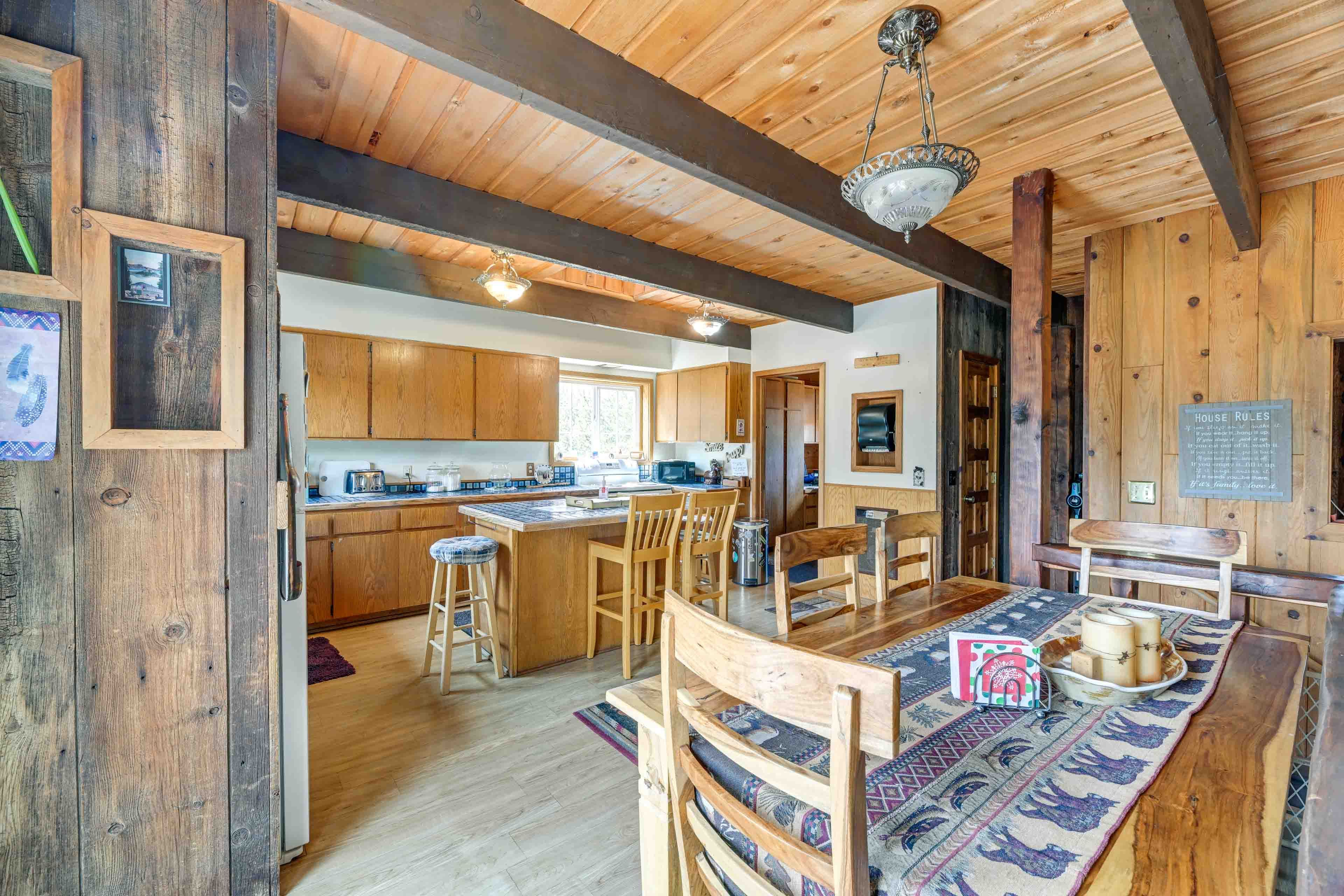 Dining Area | Dishware/Flatware Provided | 2nd Floor