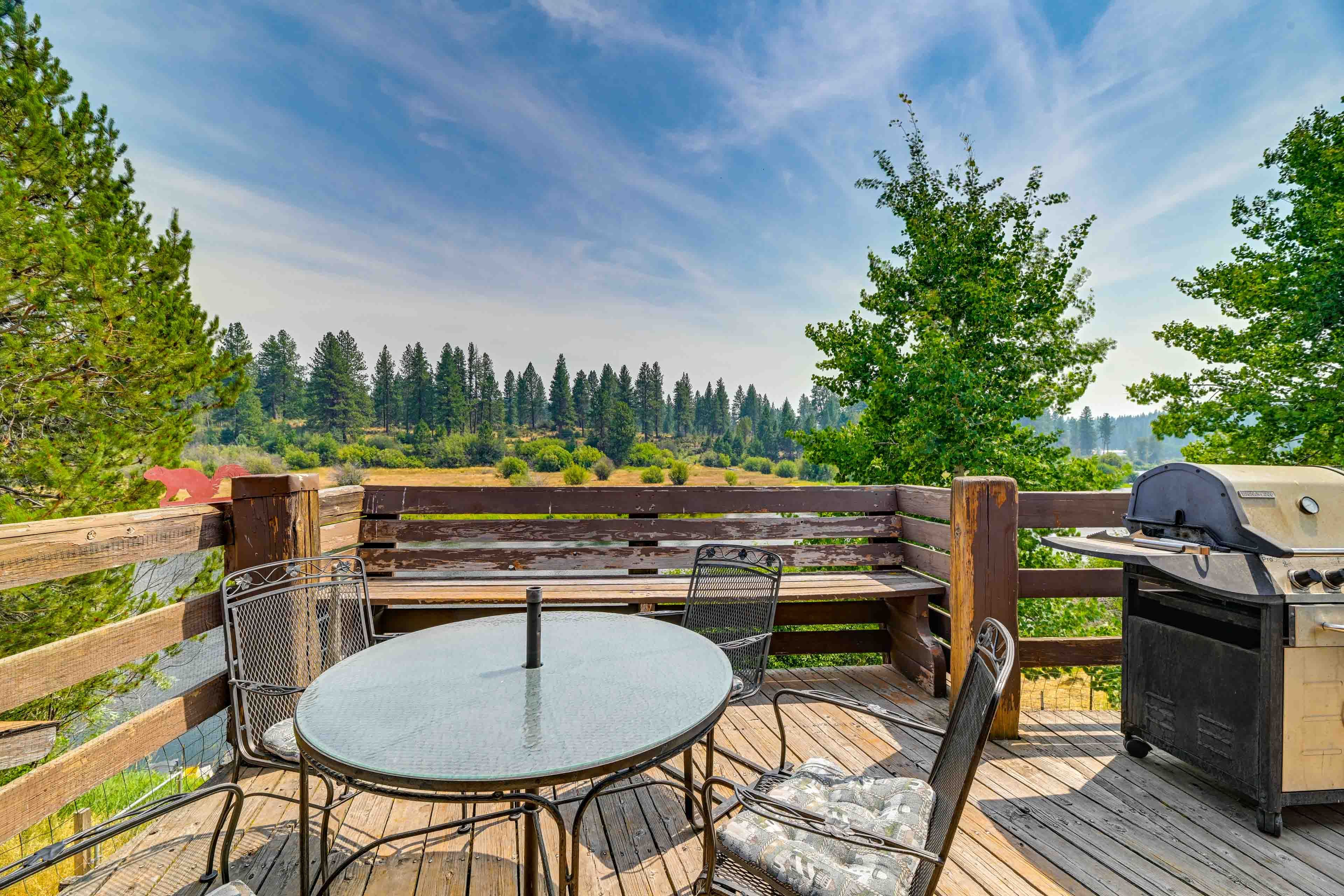 Deck | Gas Grill | Outdoor Dining Area | River View