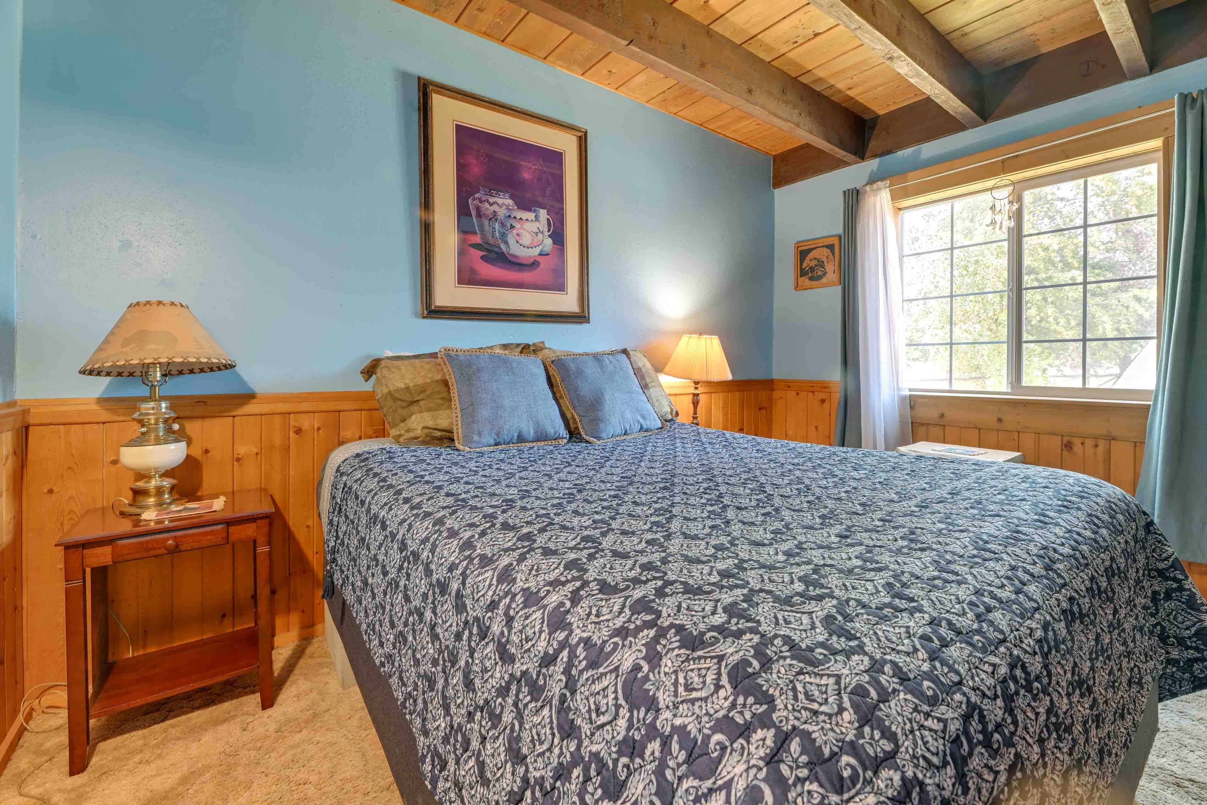 Bedroom 2 | Queen Bed | 1st Floor