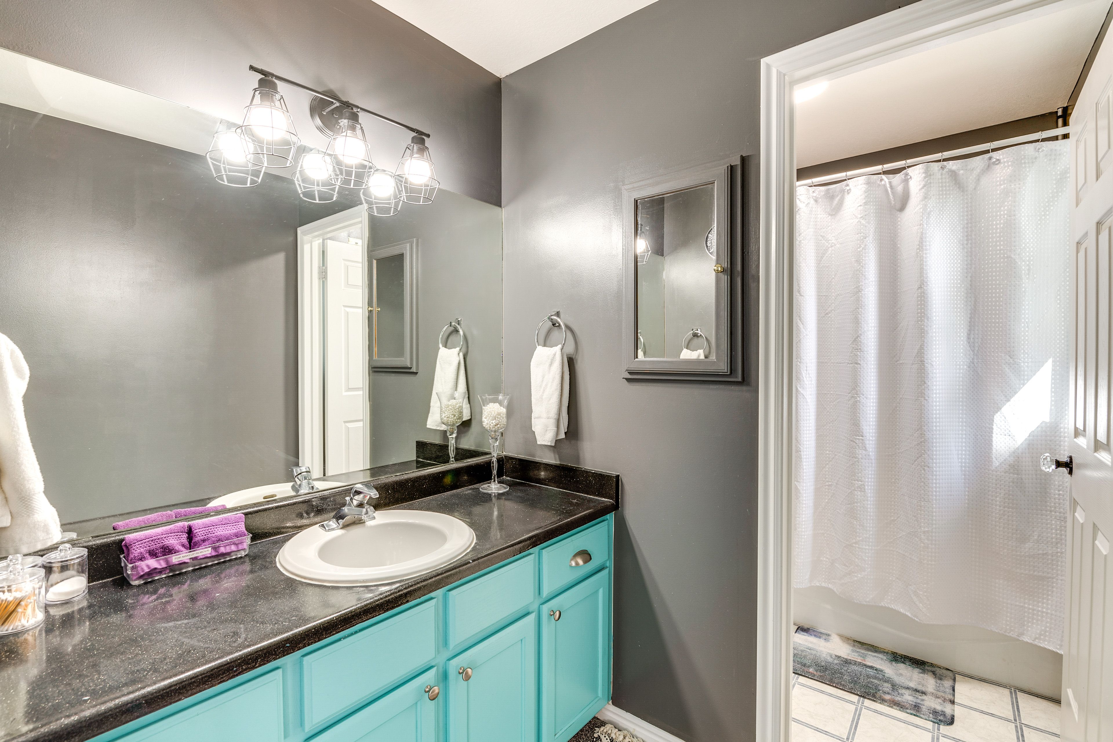 Full Bathroom | Upper Level