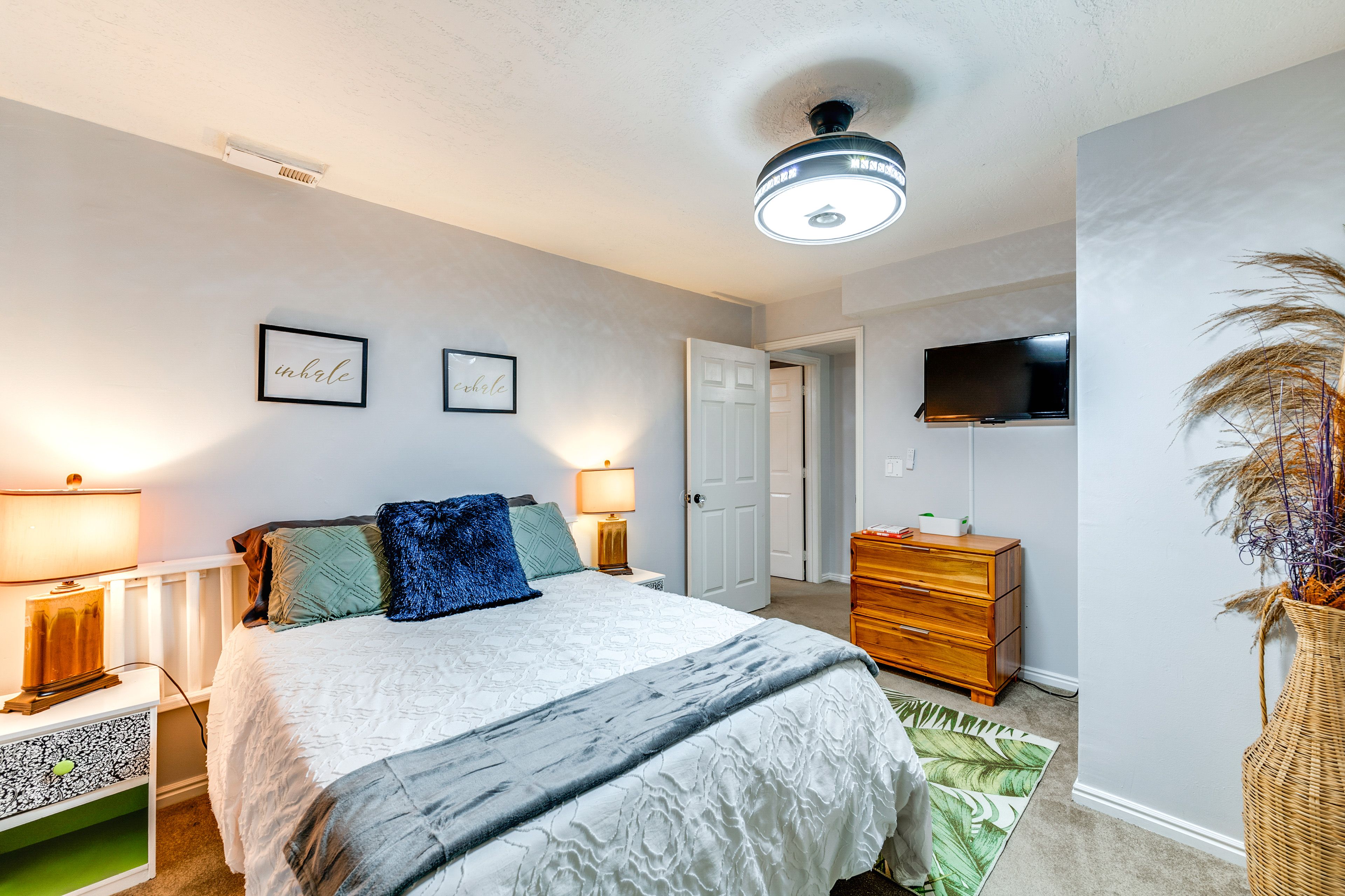 Bedroom 3 | Queen Bed | Smart TV | Lower Level
