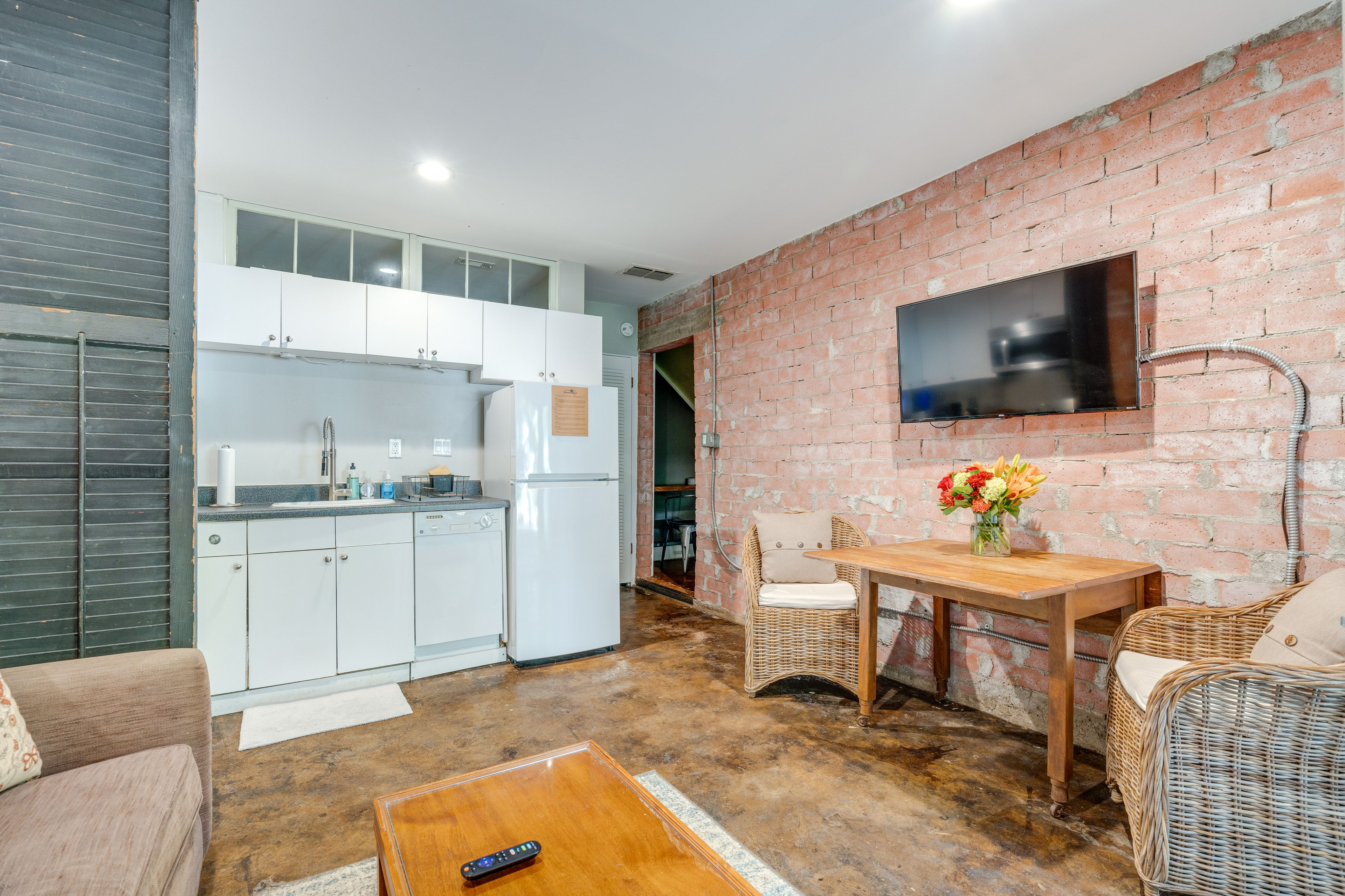 Living Room | Free WiFi | Smart TV