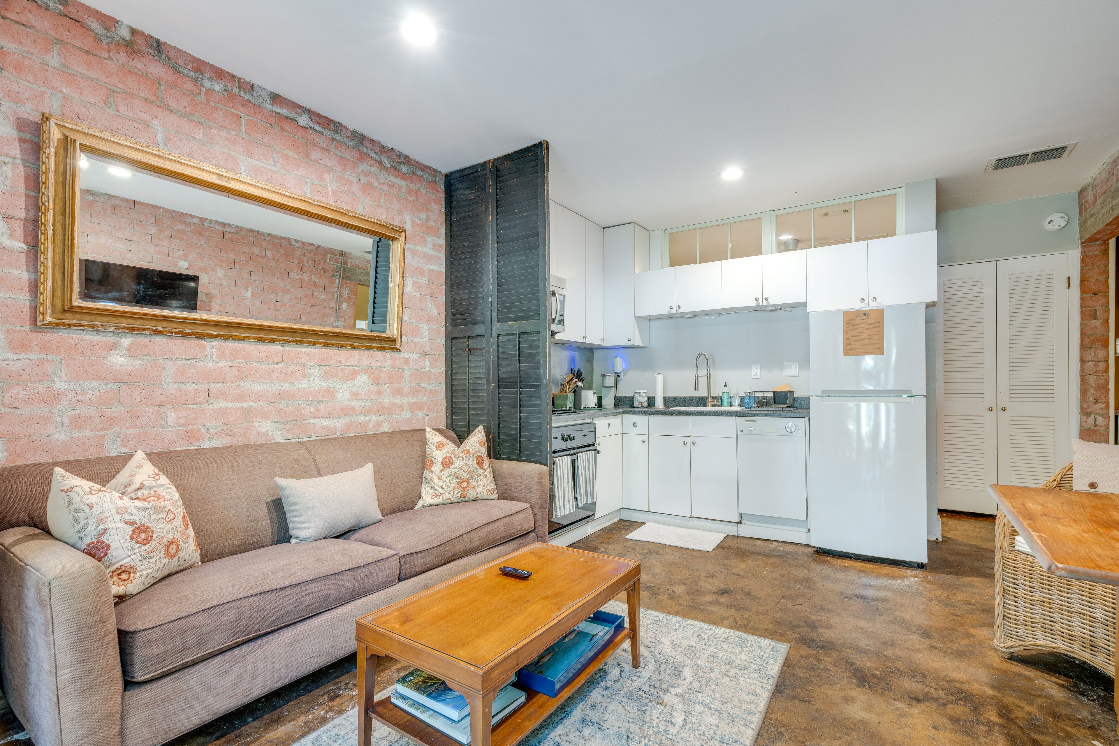 Austin Vacation Rental | 1BR | 1BA | 550 Sq Ft | 1 Step Required