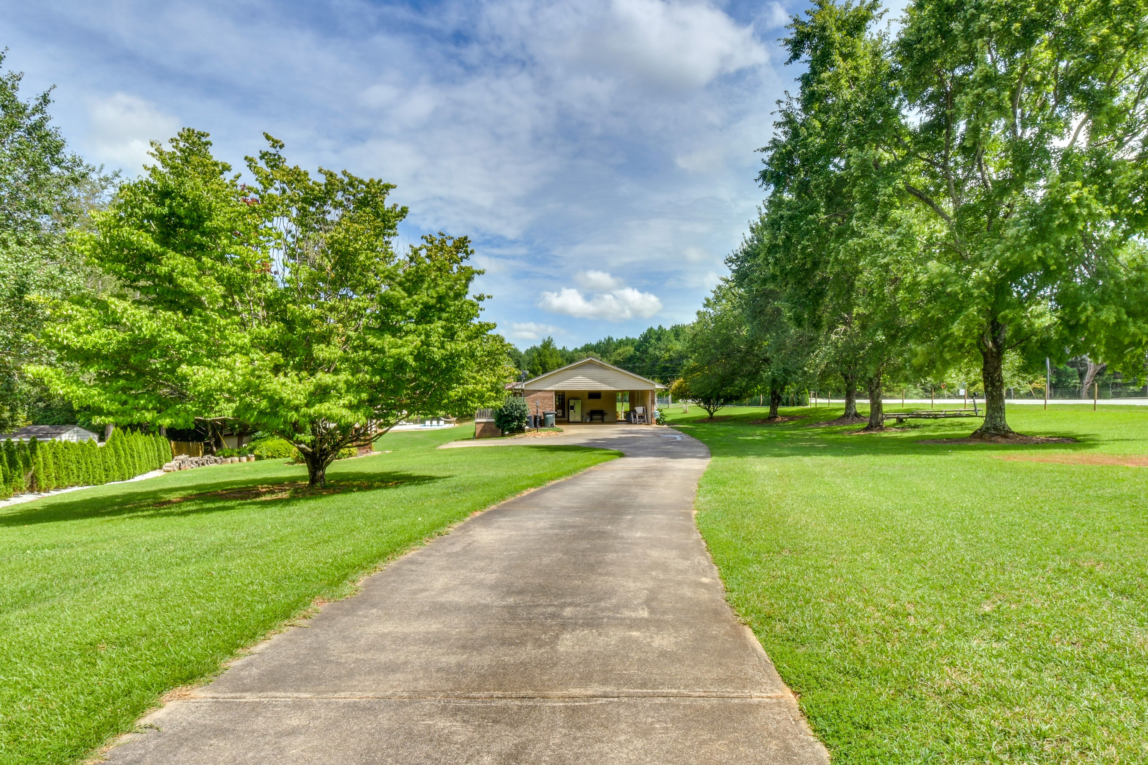 Parking | Driveway (4 Vehicles)