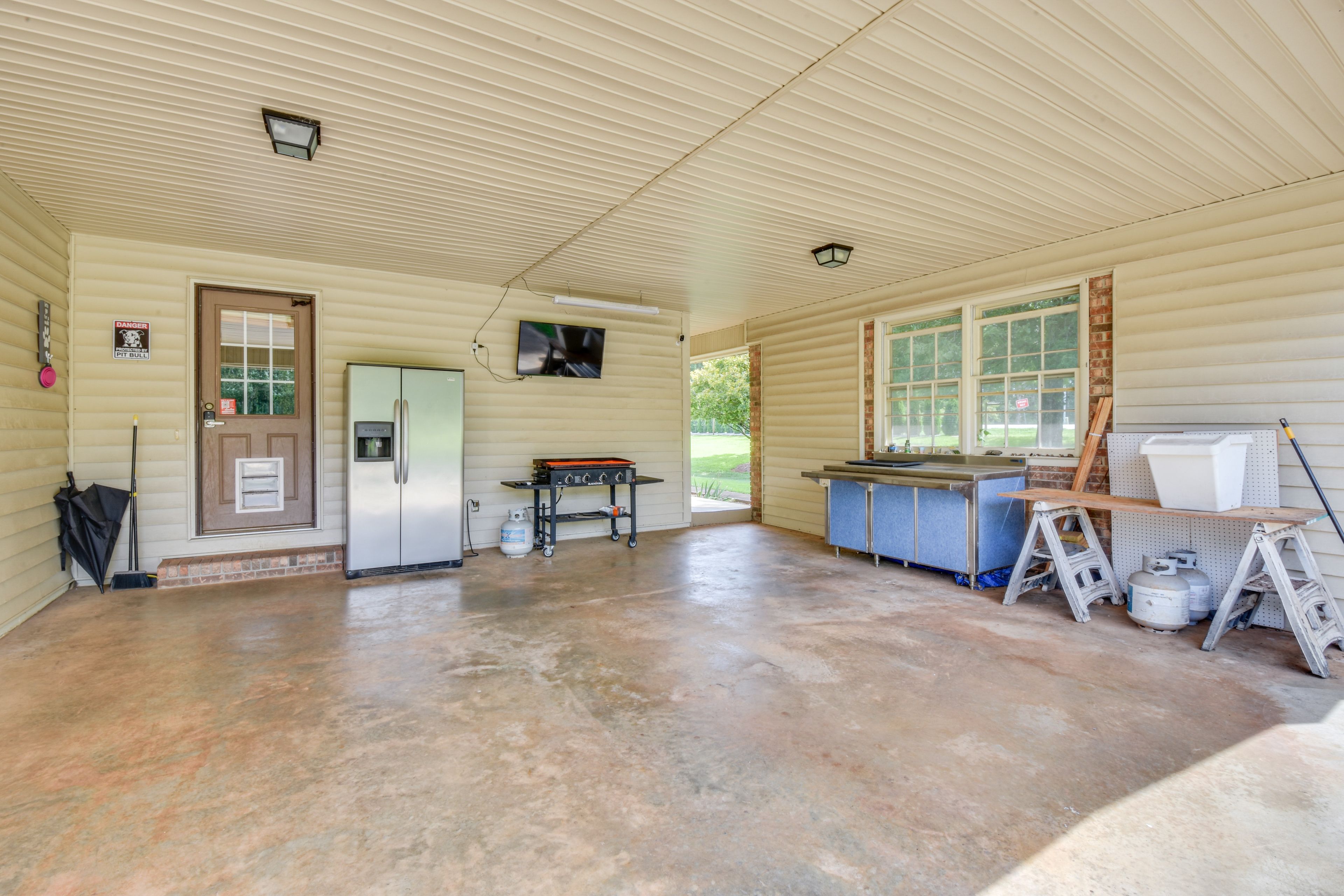 Covered Patio | Gas Grill