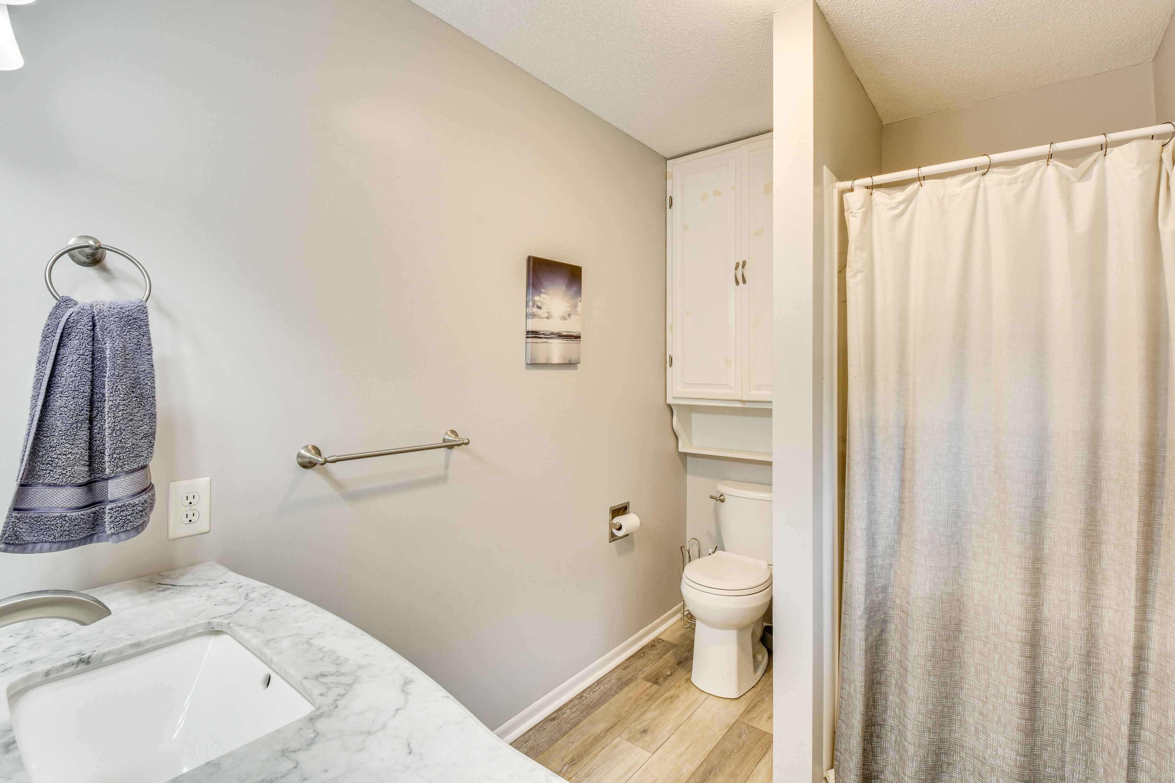 Full Bathroom | Complimentary Toiletries