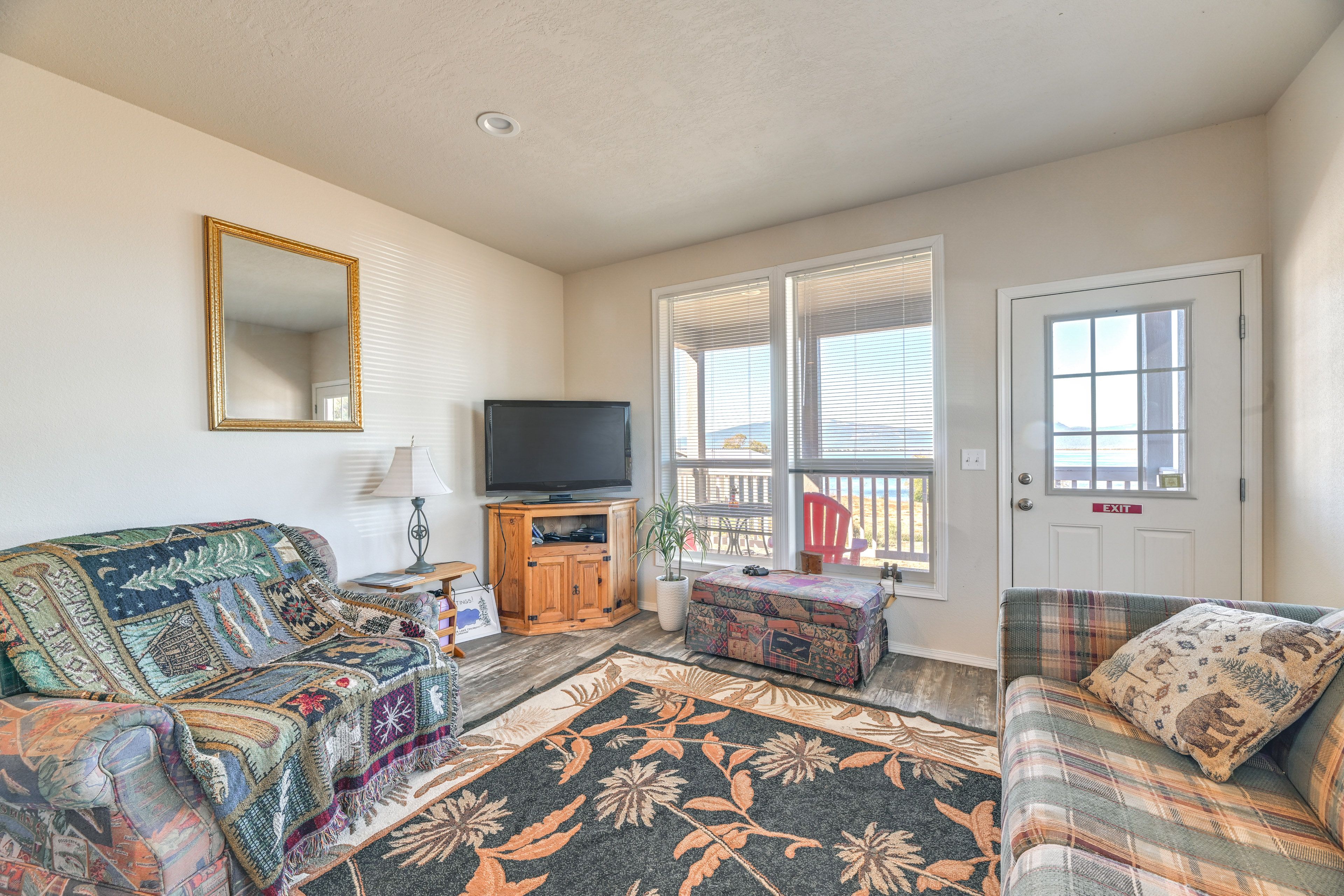 Living Area | Flat-Screen TV