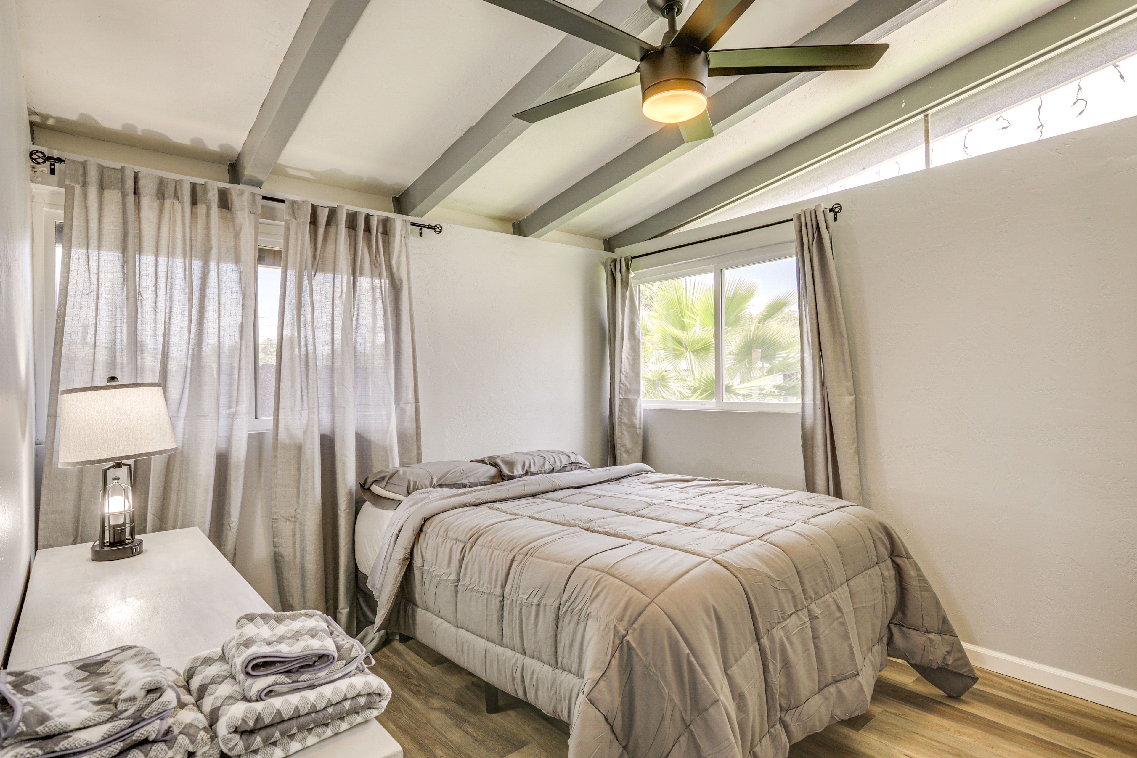 Bedroom 2 | Queen Bed