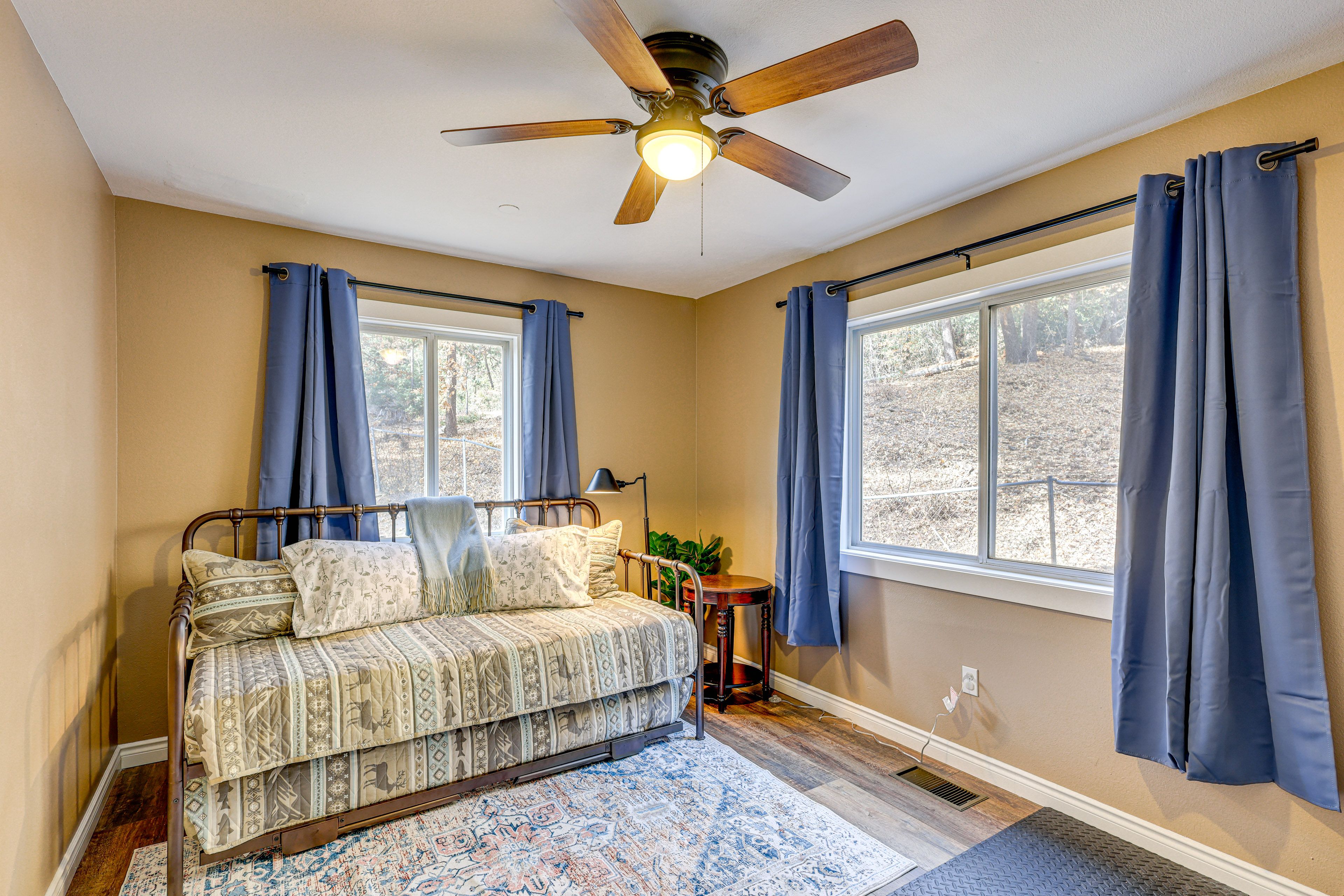 Bedroom 3 | Twin Daybed w/ Twin Trundle