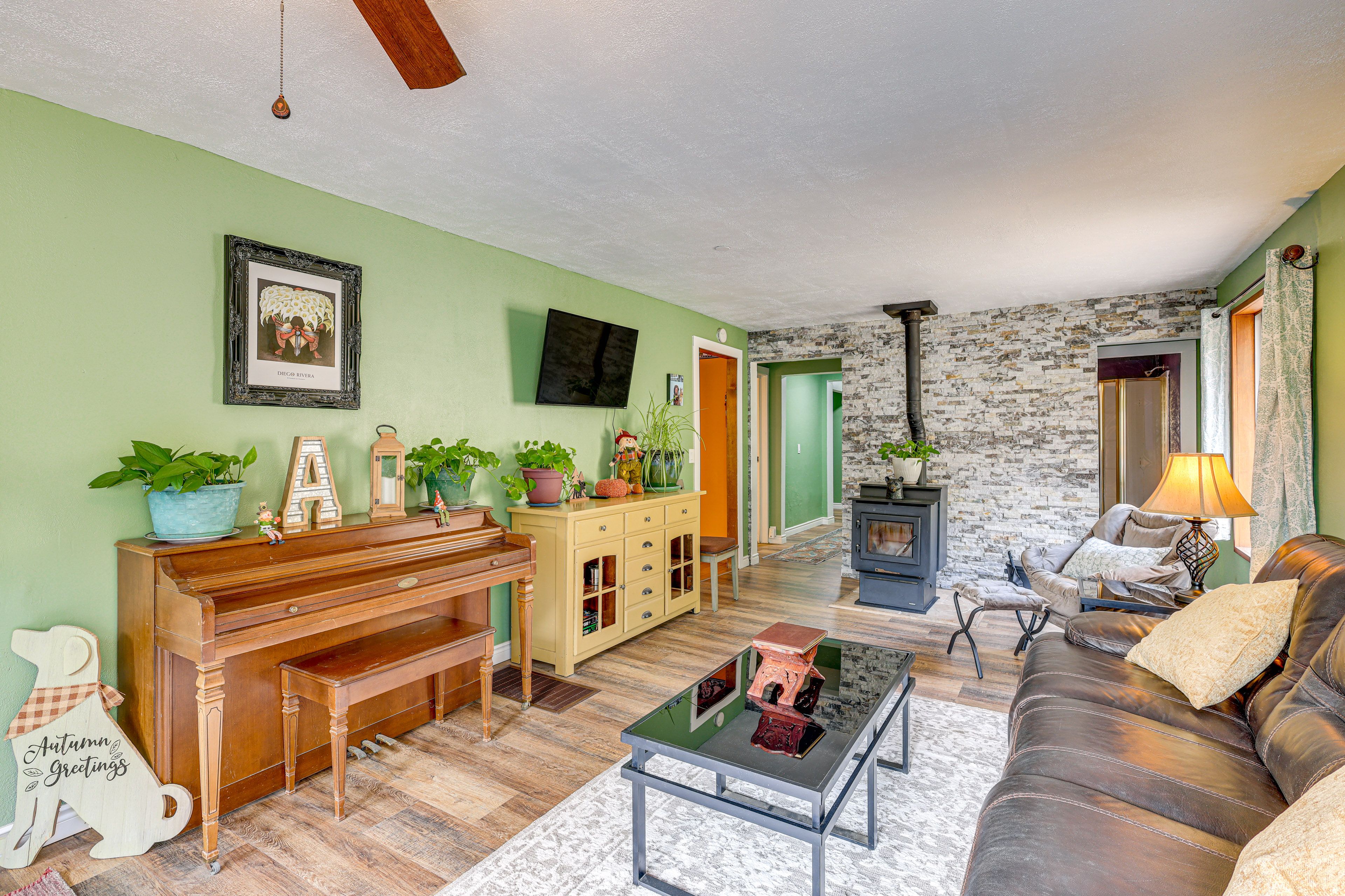 Living Room | Single-Story Home | Central Heating | Free WiFi