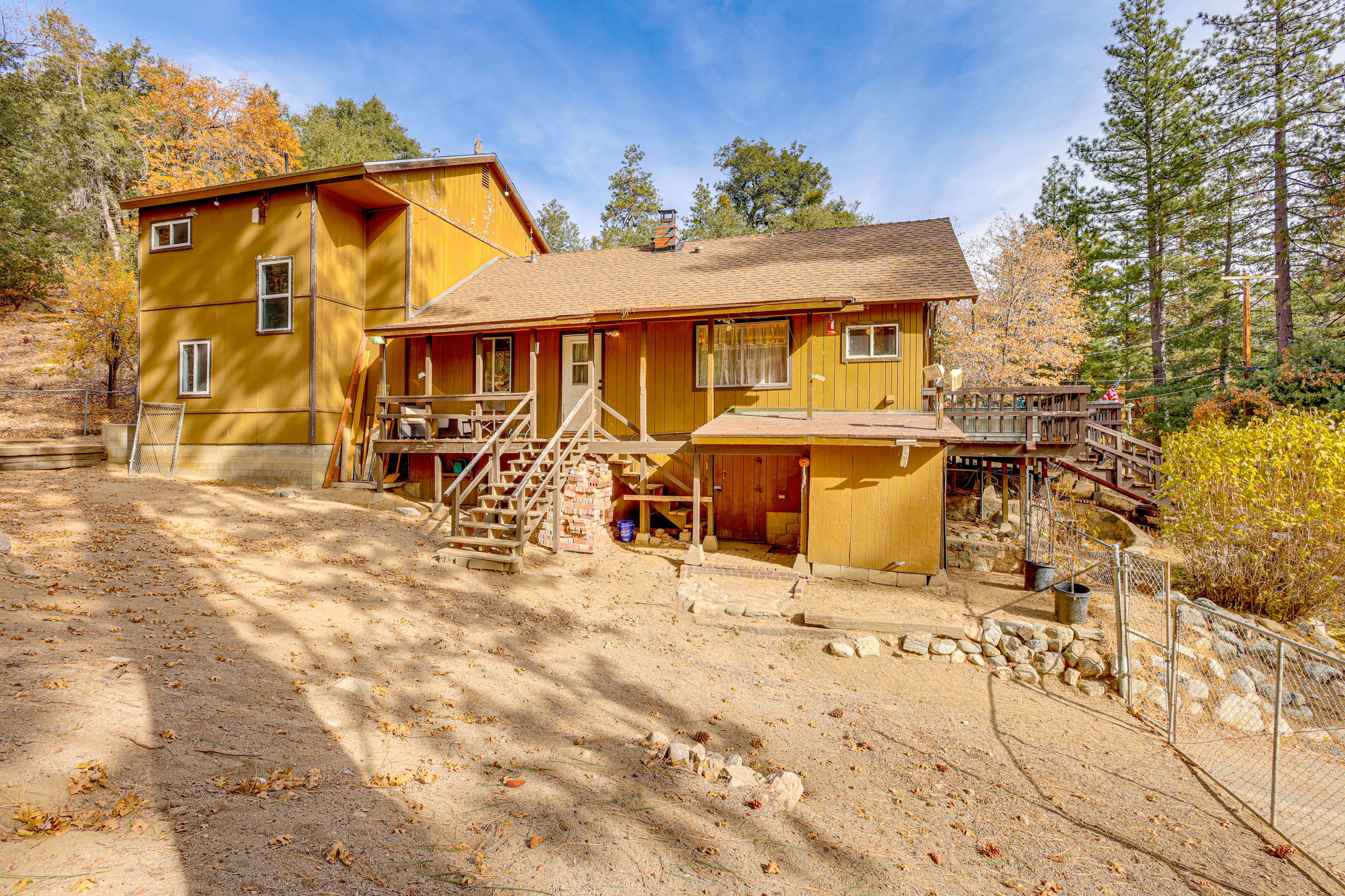 Cabin Exterior | Parking | Driveway (3 Vehicles)