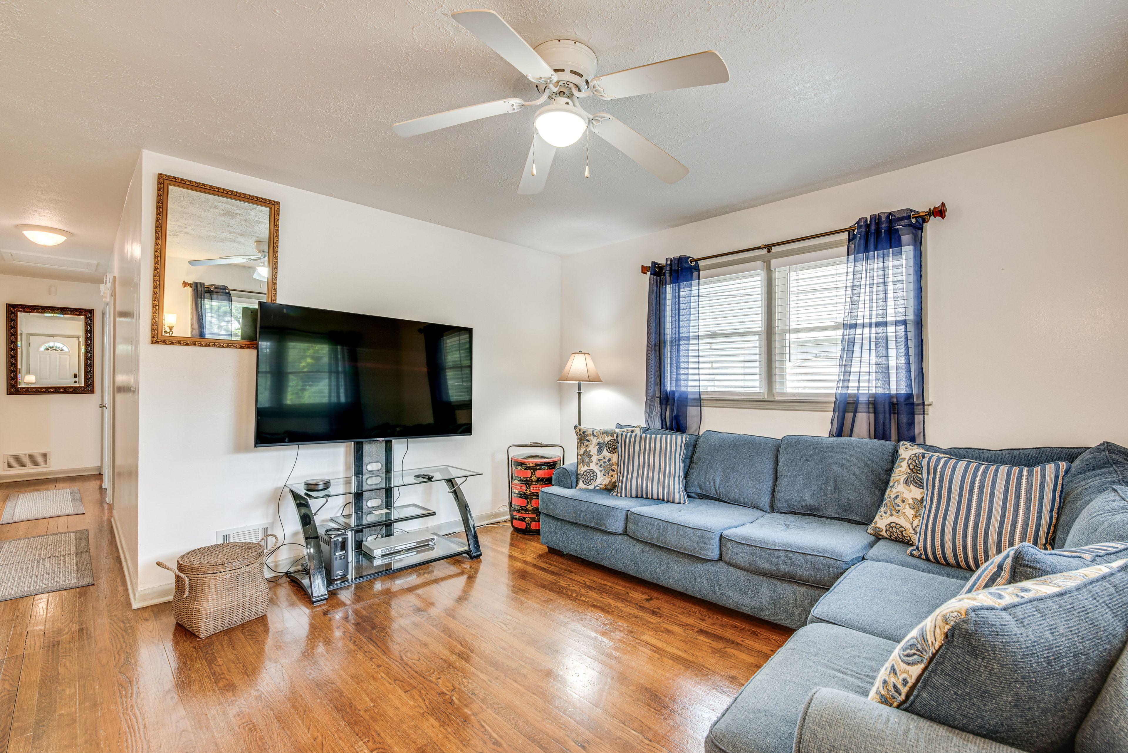 Living Room | Free WiFi | Central Heating & A/C