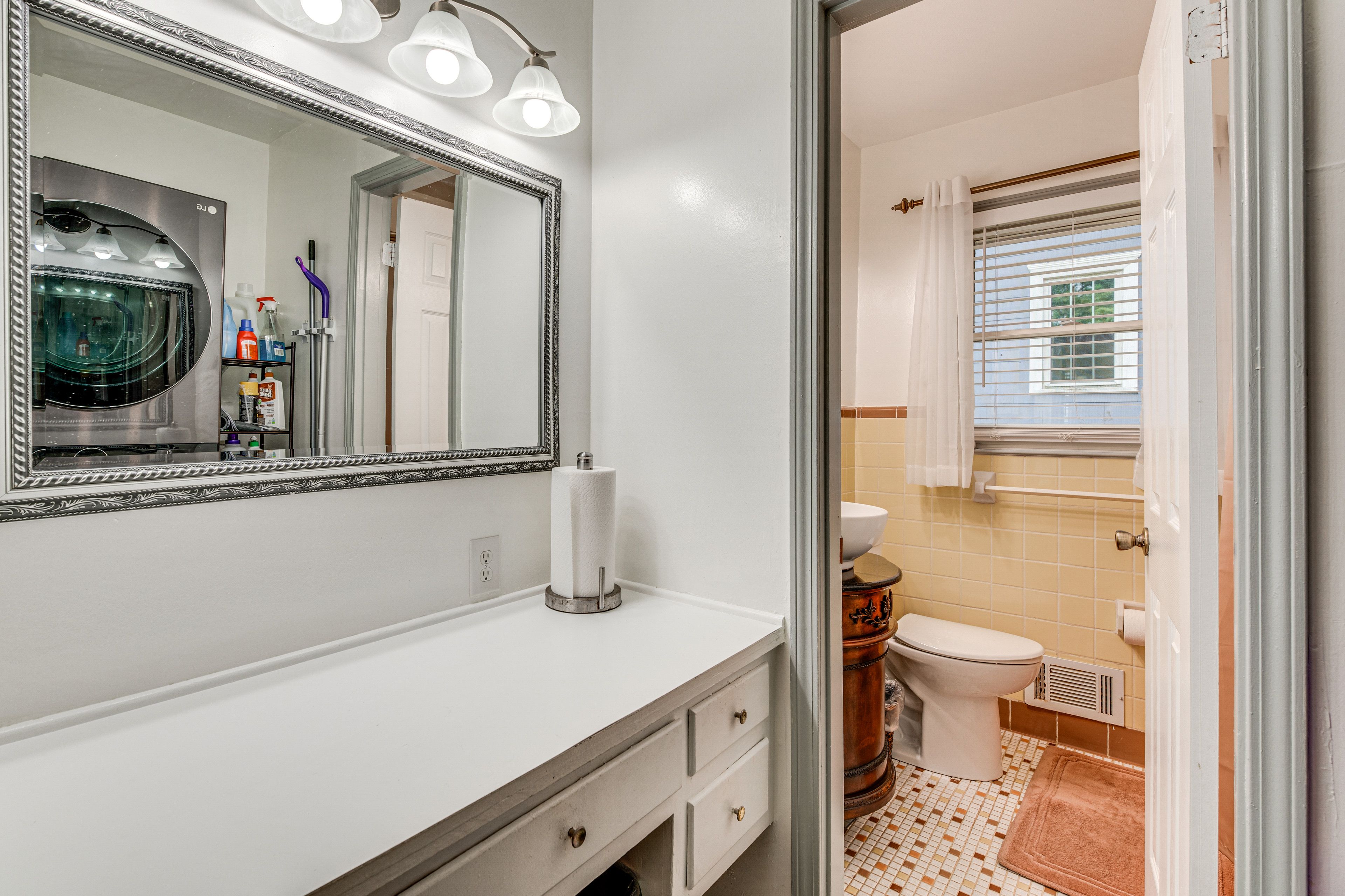 Full Bath | Towels | Hair Dryer