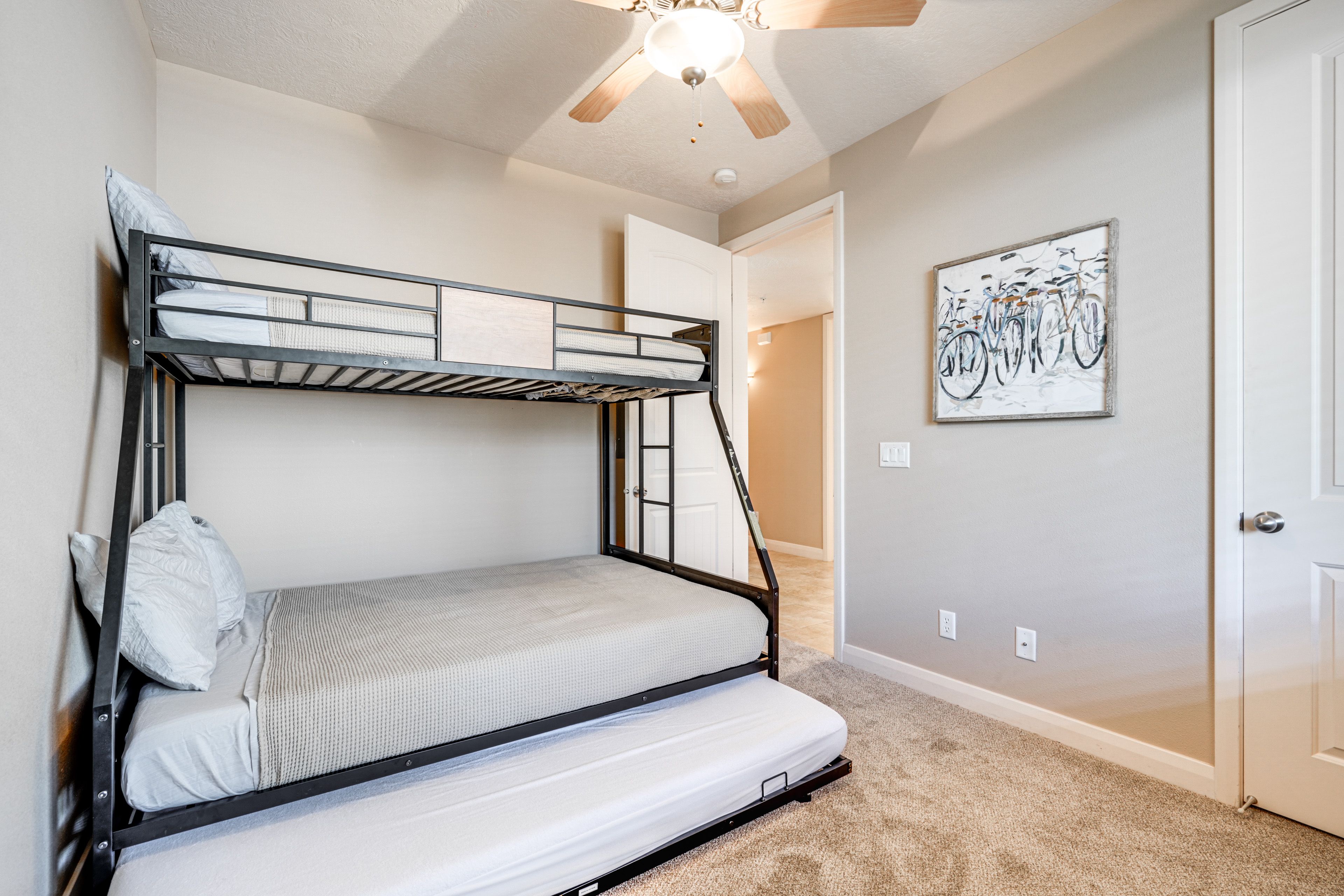 Bedroom 3 | Twin/Full Bunk Bed w/ Twin Trundle
