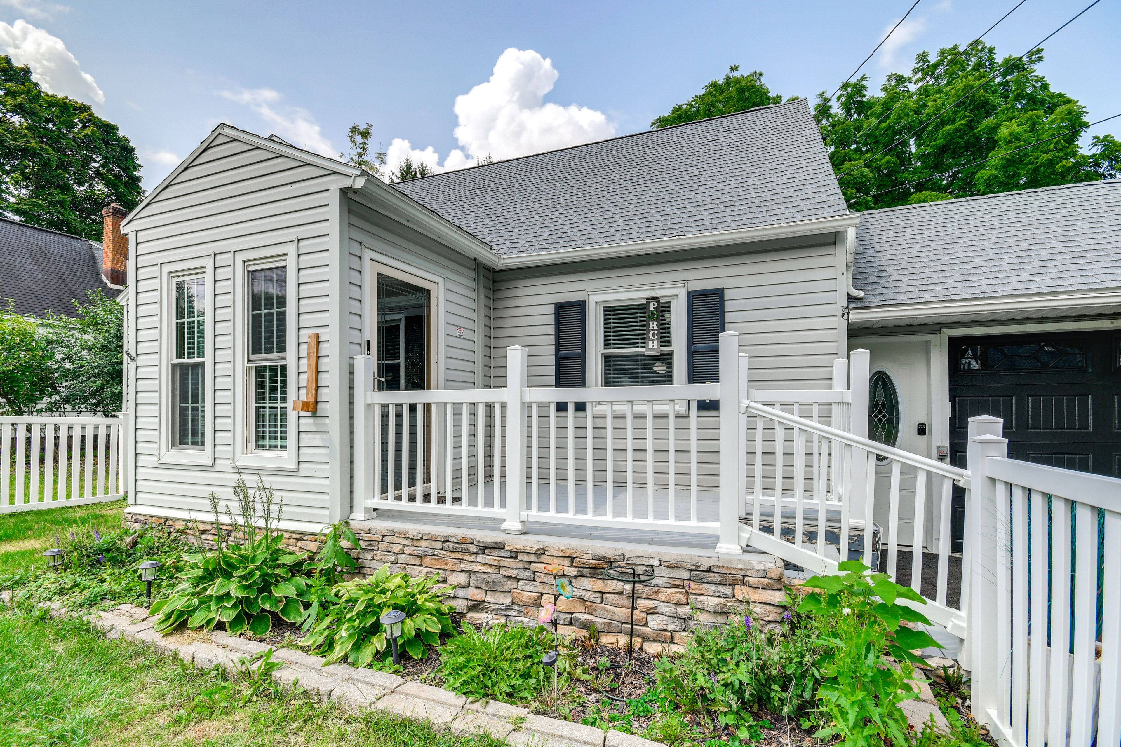 House Exterior | Fenced Front Yard