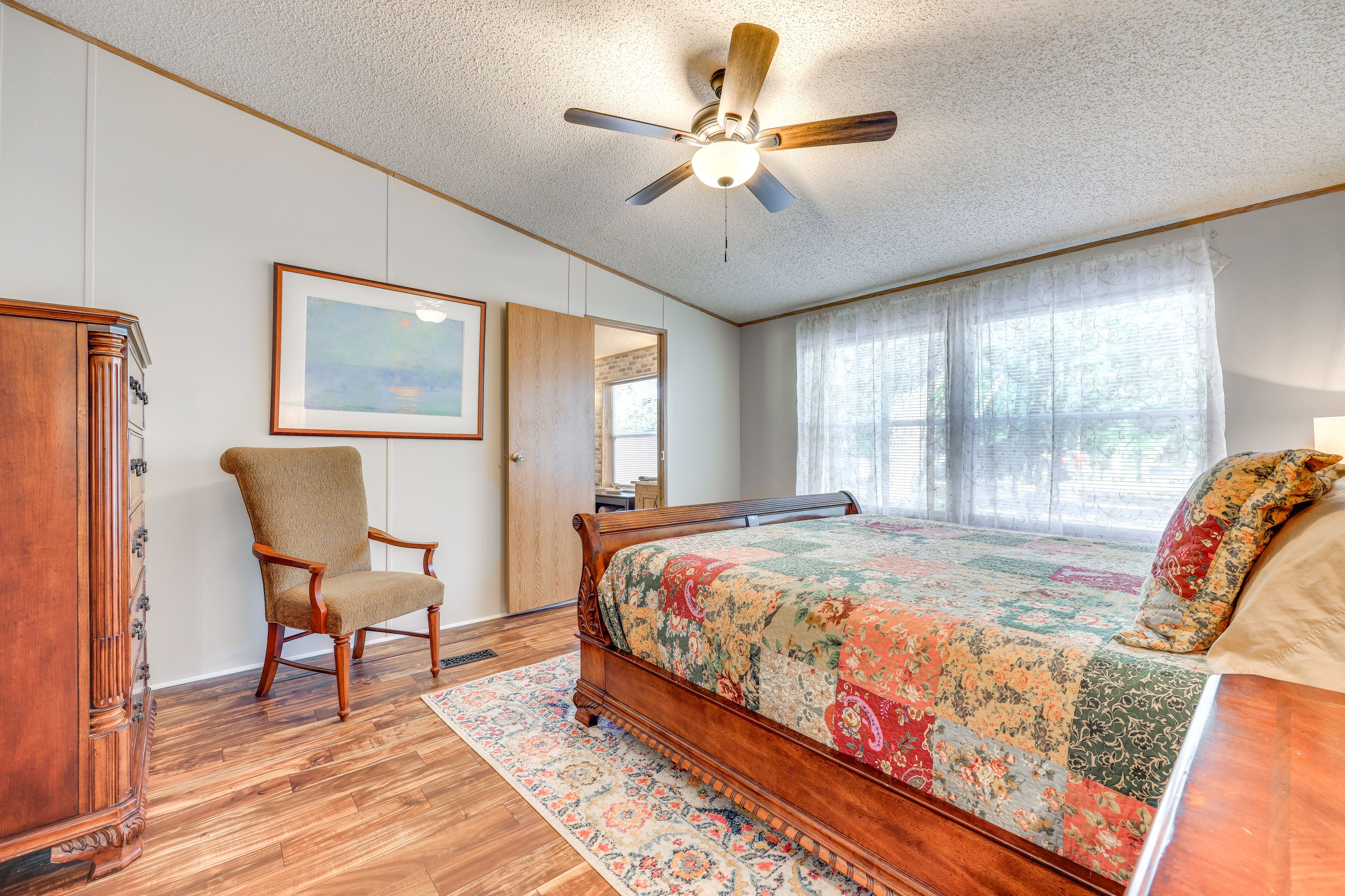 Bedroom 1 | King Bed