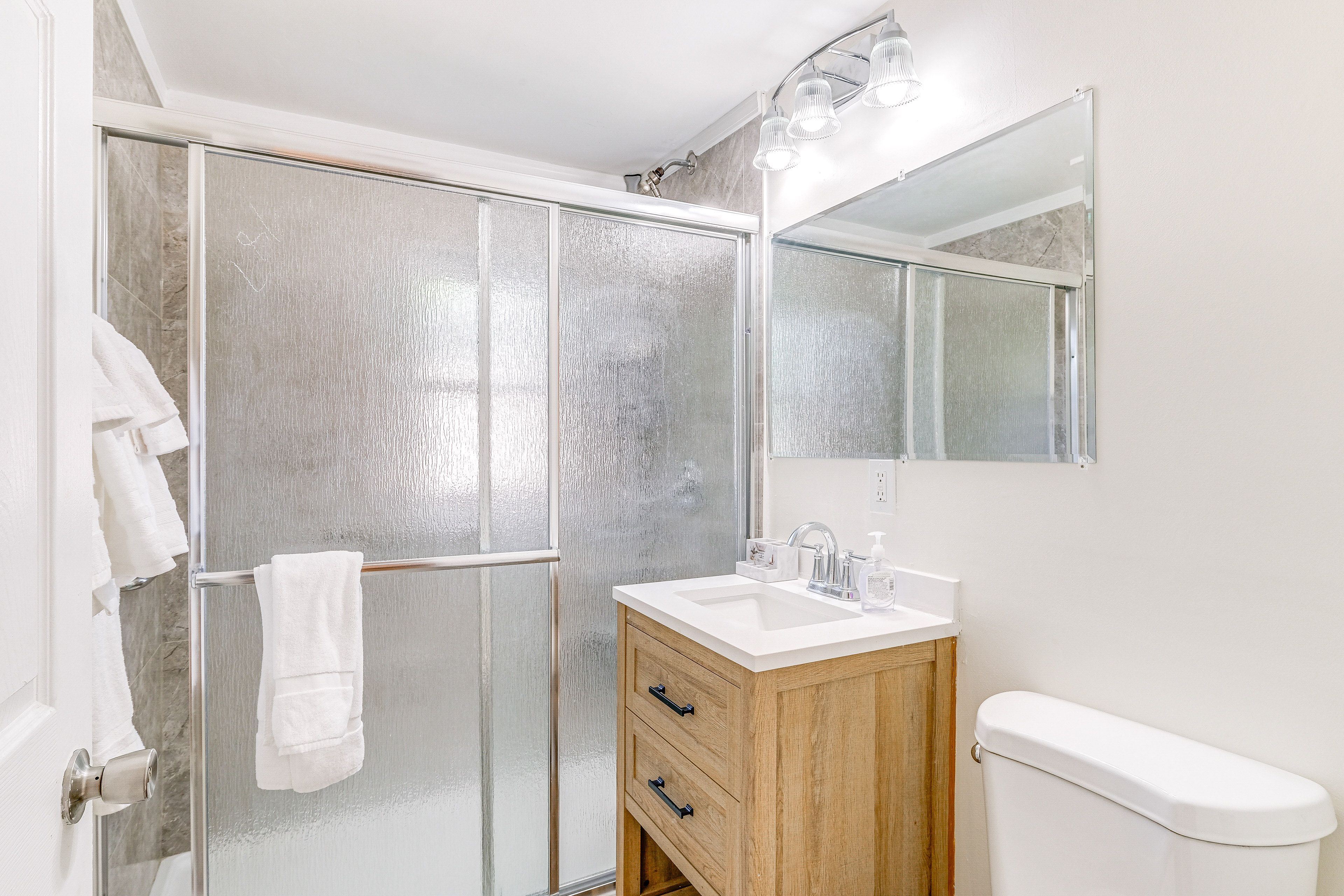 Full Bathroom | 1st Floor