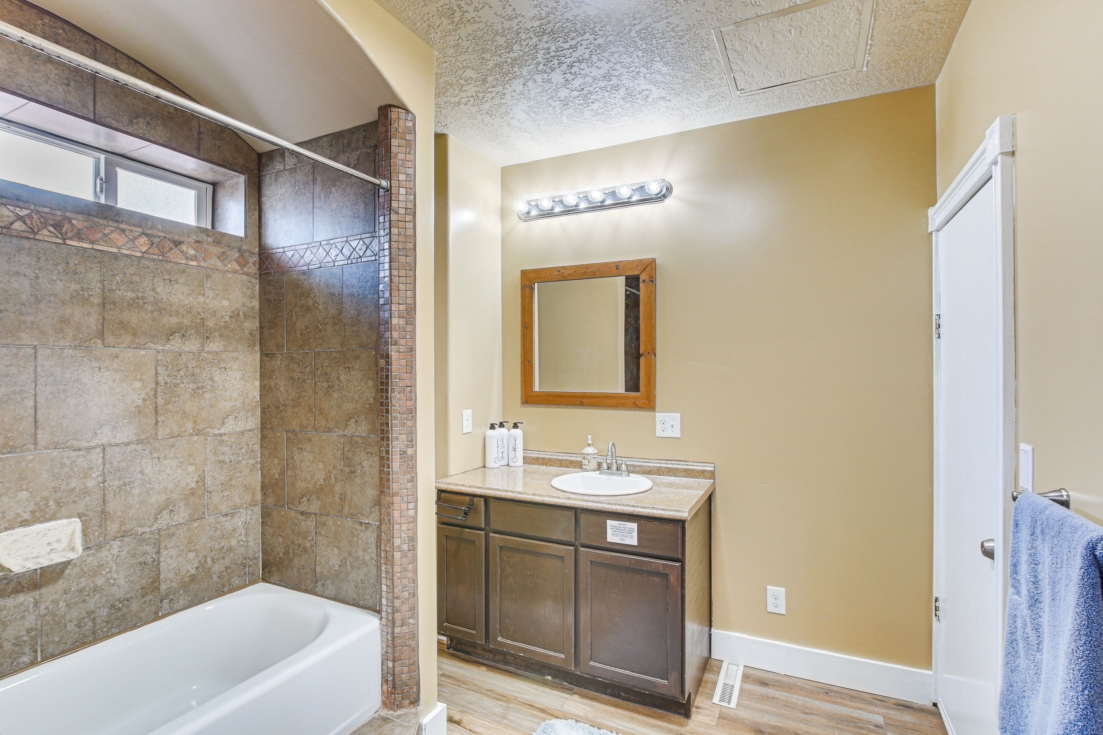 Full Bath | Towels | Hair Dryer | Complimentary Toiletries