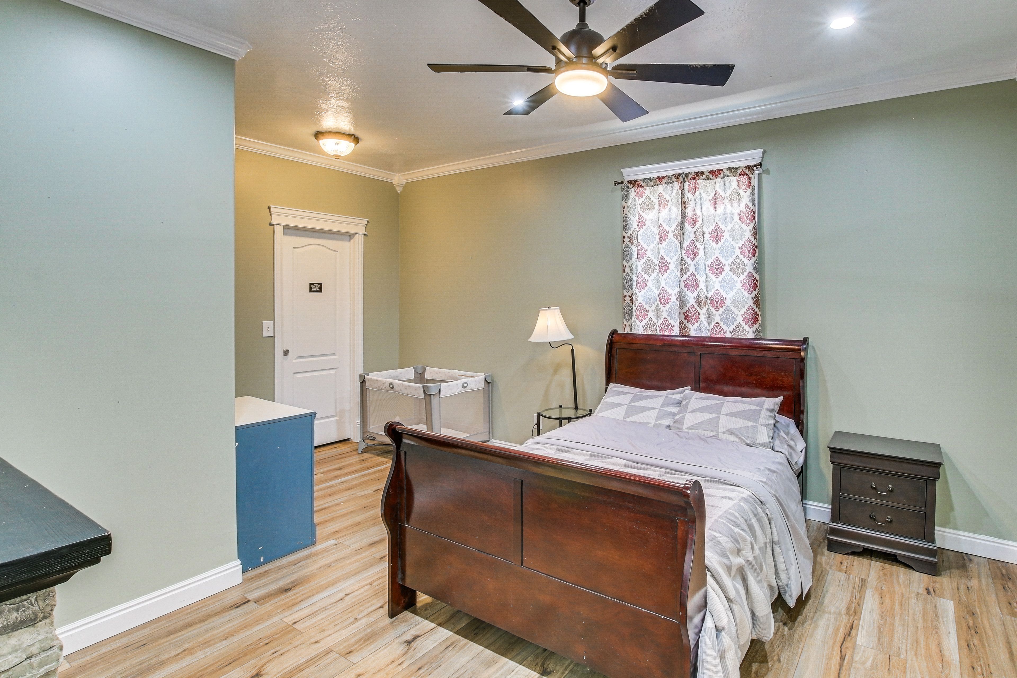 Bedroom | Full Bed | Linens Provided