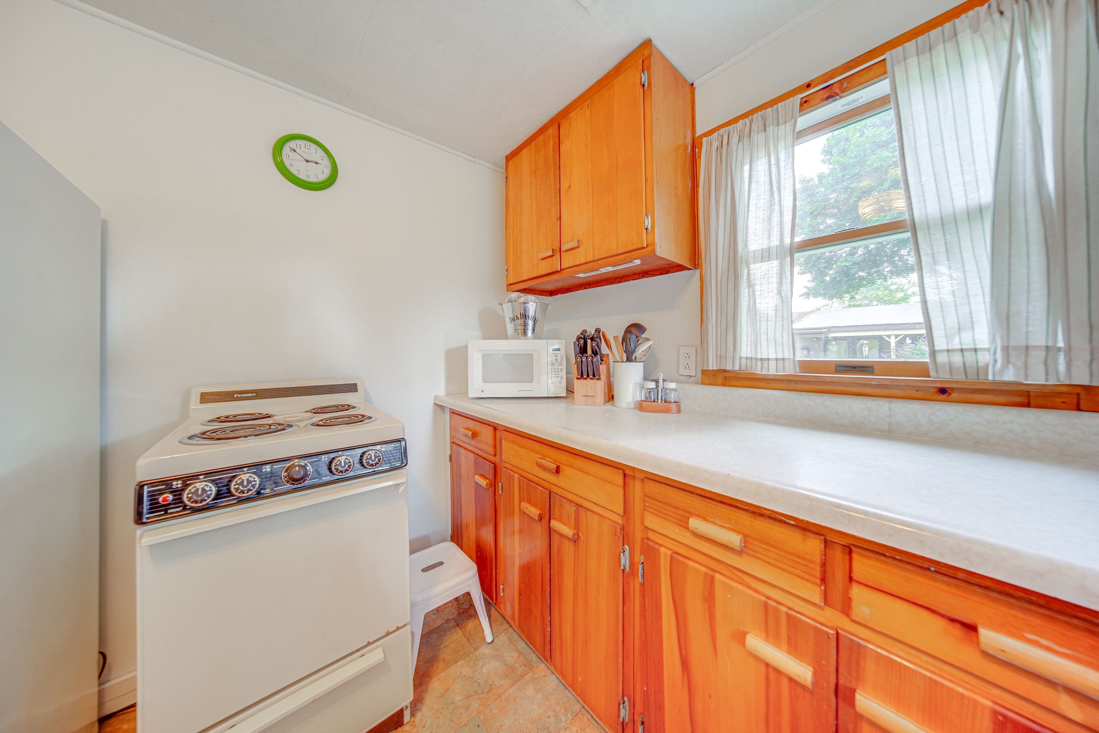 Kitchen | 1st Floor | Stove/Oven | Drip Coffee Maker | Toaster Oven